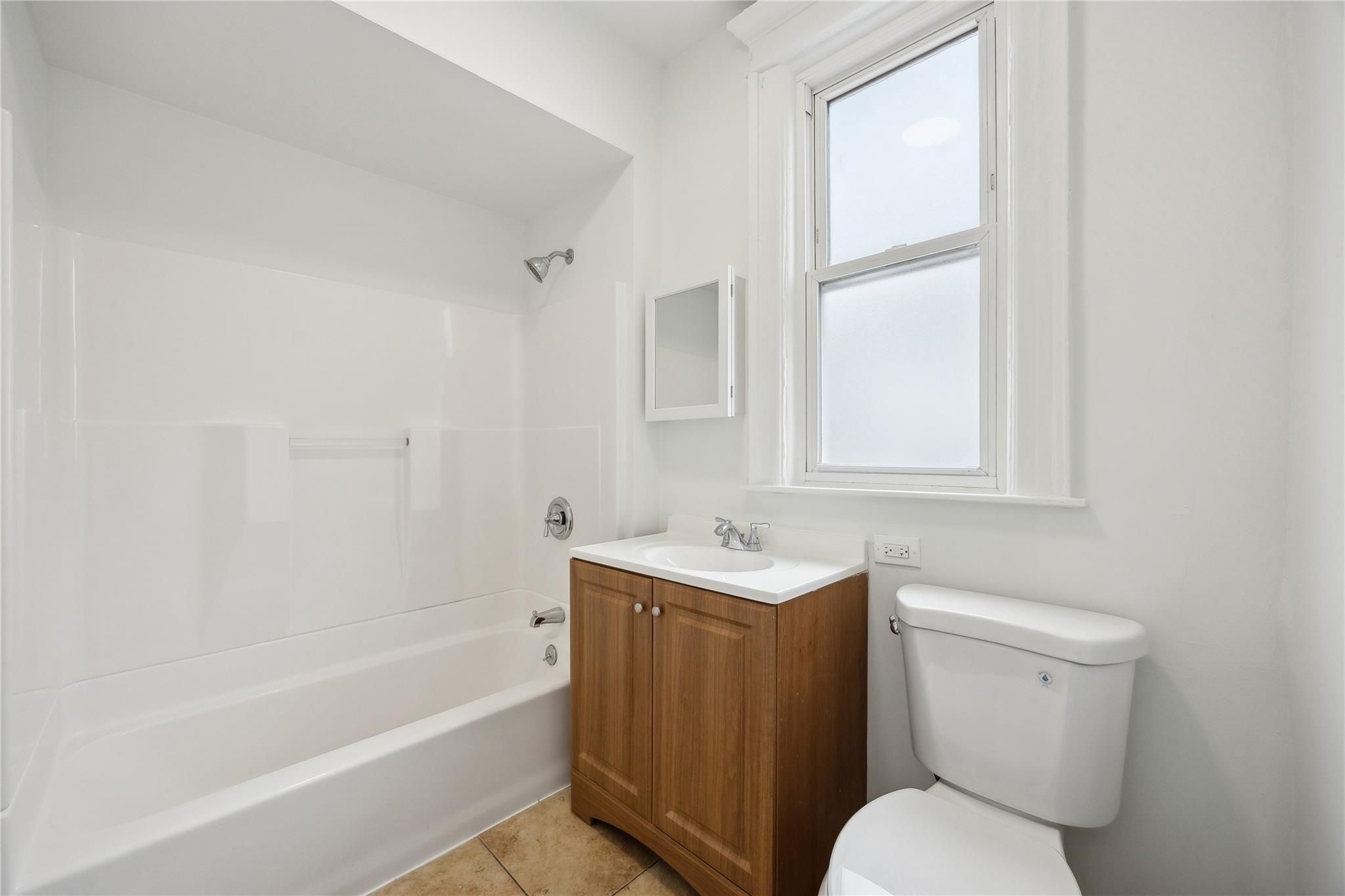 #18 photo, 69-27 43 Avenue, Woodside , NY 11377