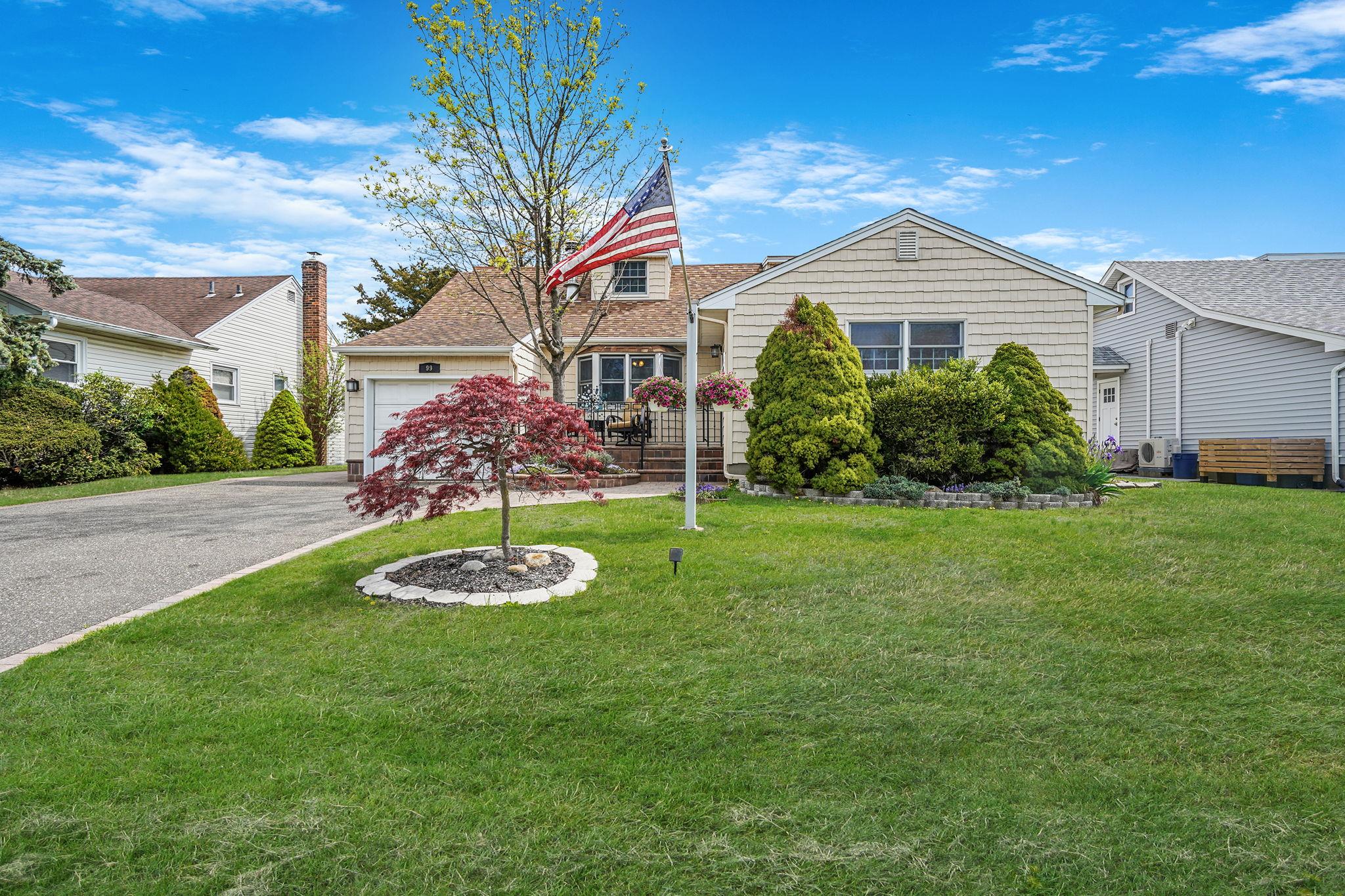 #1 photo, 99 Knollwood Drive, Carle Place , NY 11514