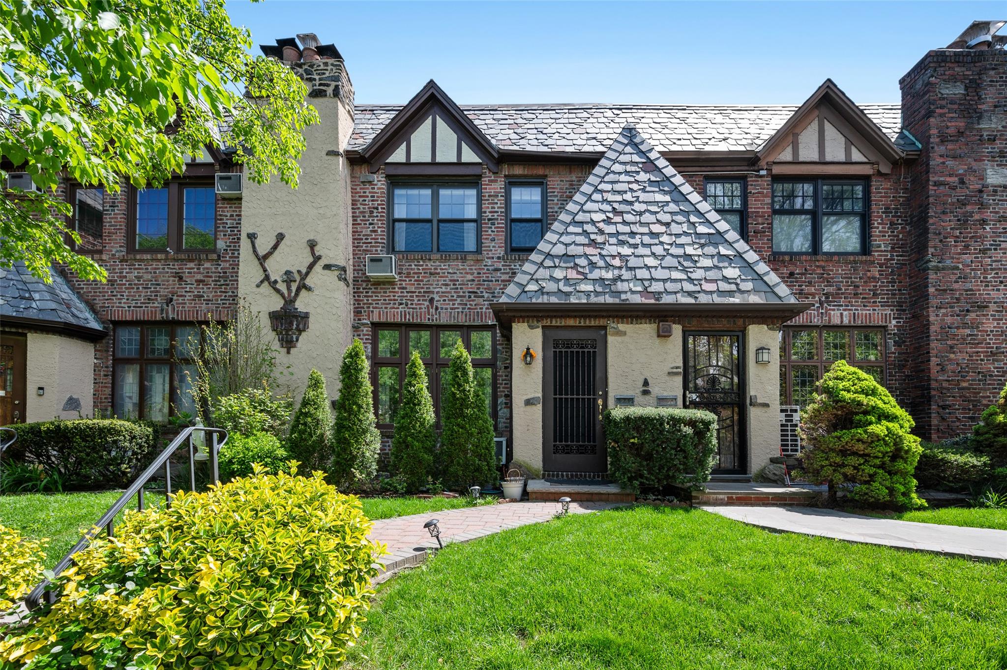 #1 photo, 82-42 62nd Avenue, كوينز Middle Village , NY 11379