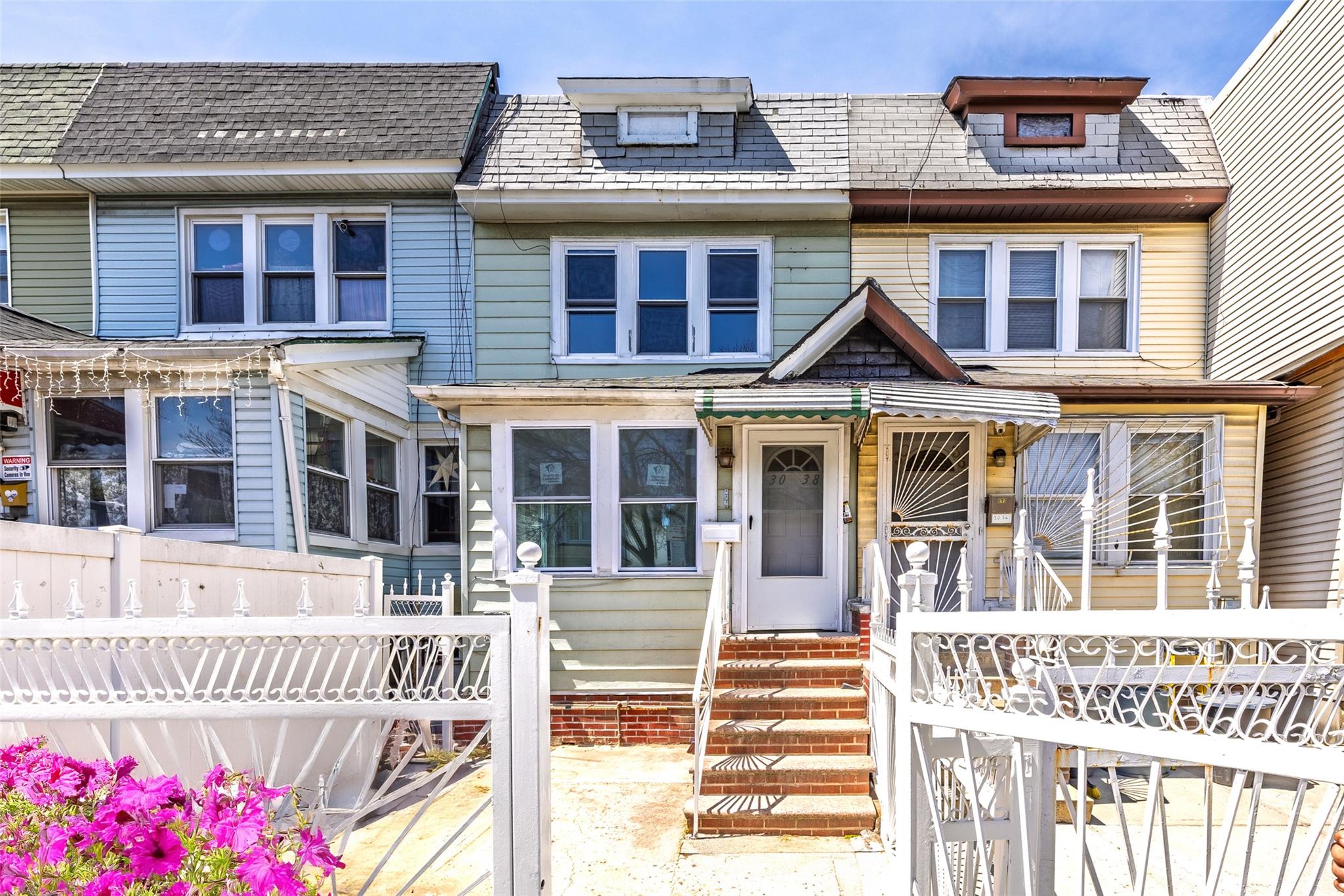 #1 photo, 30-38 91st Street, クイーンズ区 East Elmhurst , NY 11369