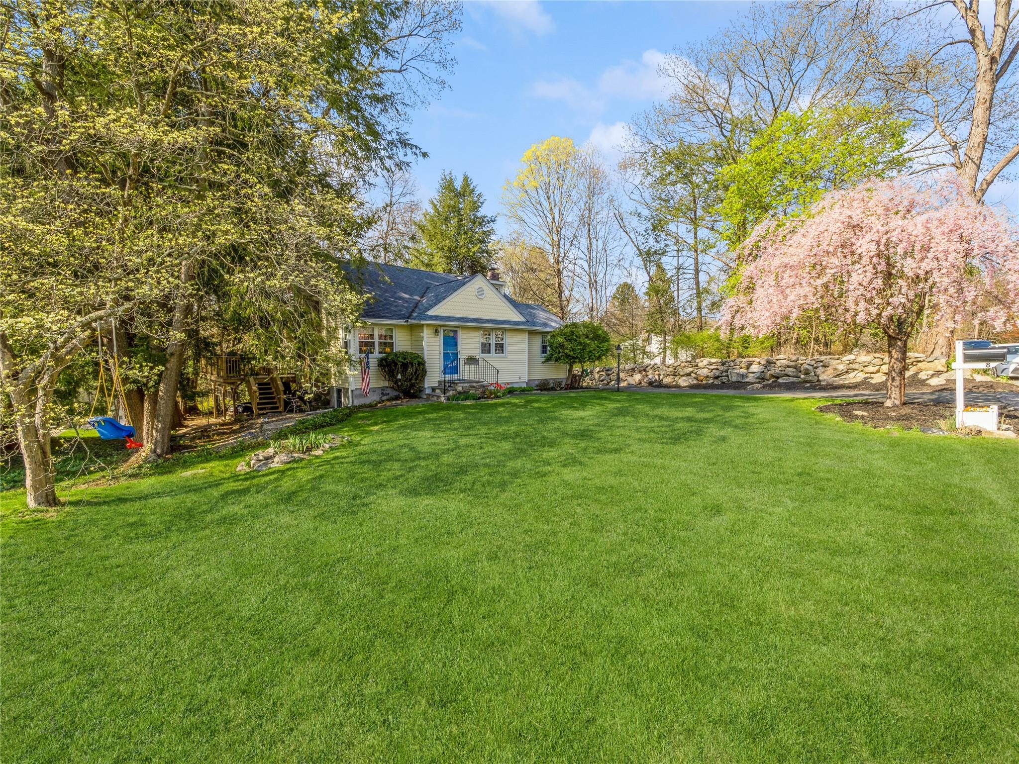 #1 photo, 8 Saint Michaels Terrace, Carmel , NY 10512