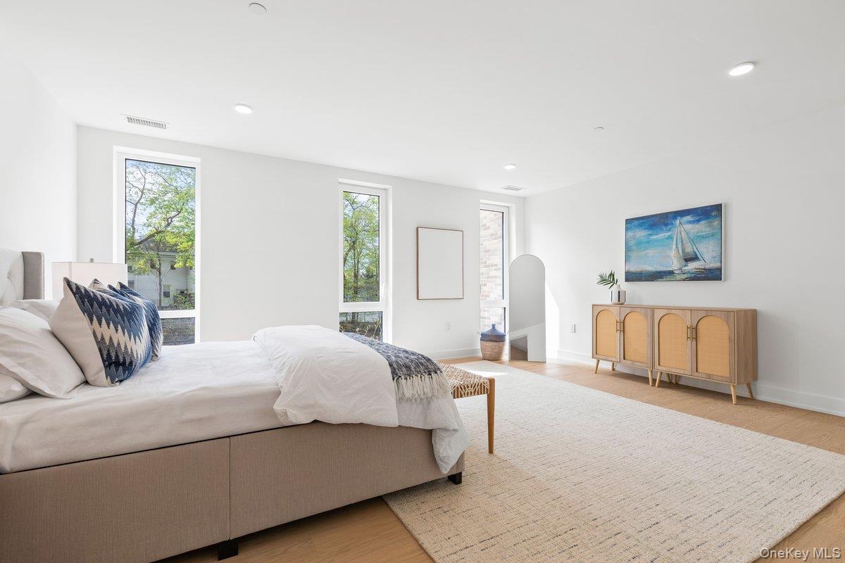 #10 photo, 33 Calvert Street, Harrison , NY 10528