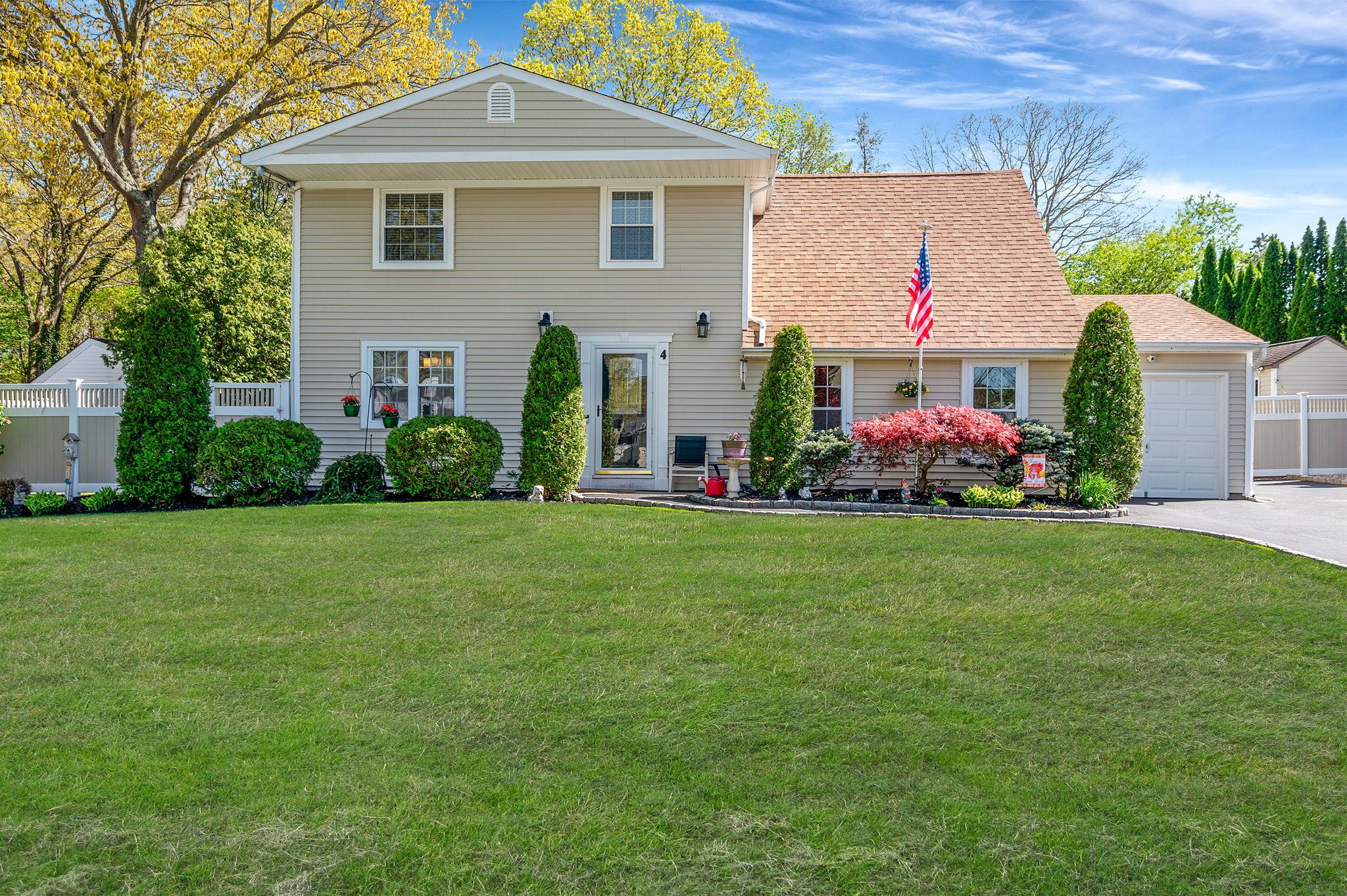 #1 photo, 4 Cottonwood Avenue, Port Jefferson Station , NY 11776