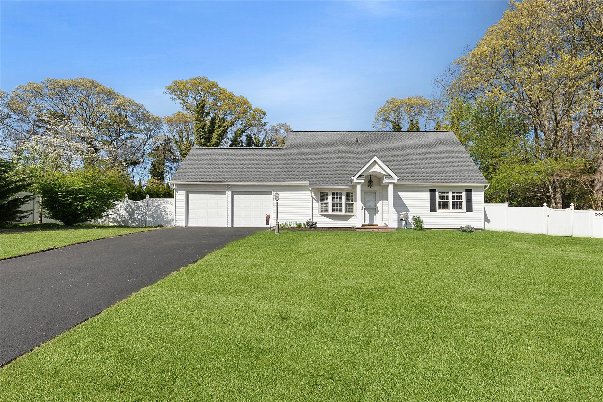 #1 photo, 3 Hamilton Court, Coram , NY 11727