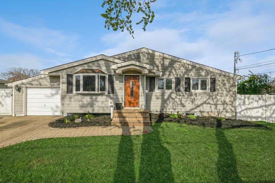 #1 photo, 297 W 9th Street, Deer Park , NY 11729