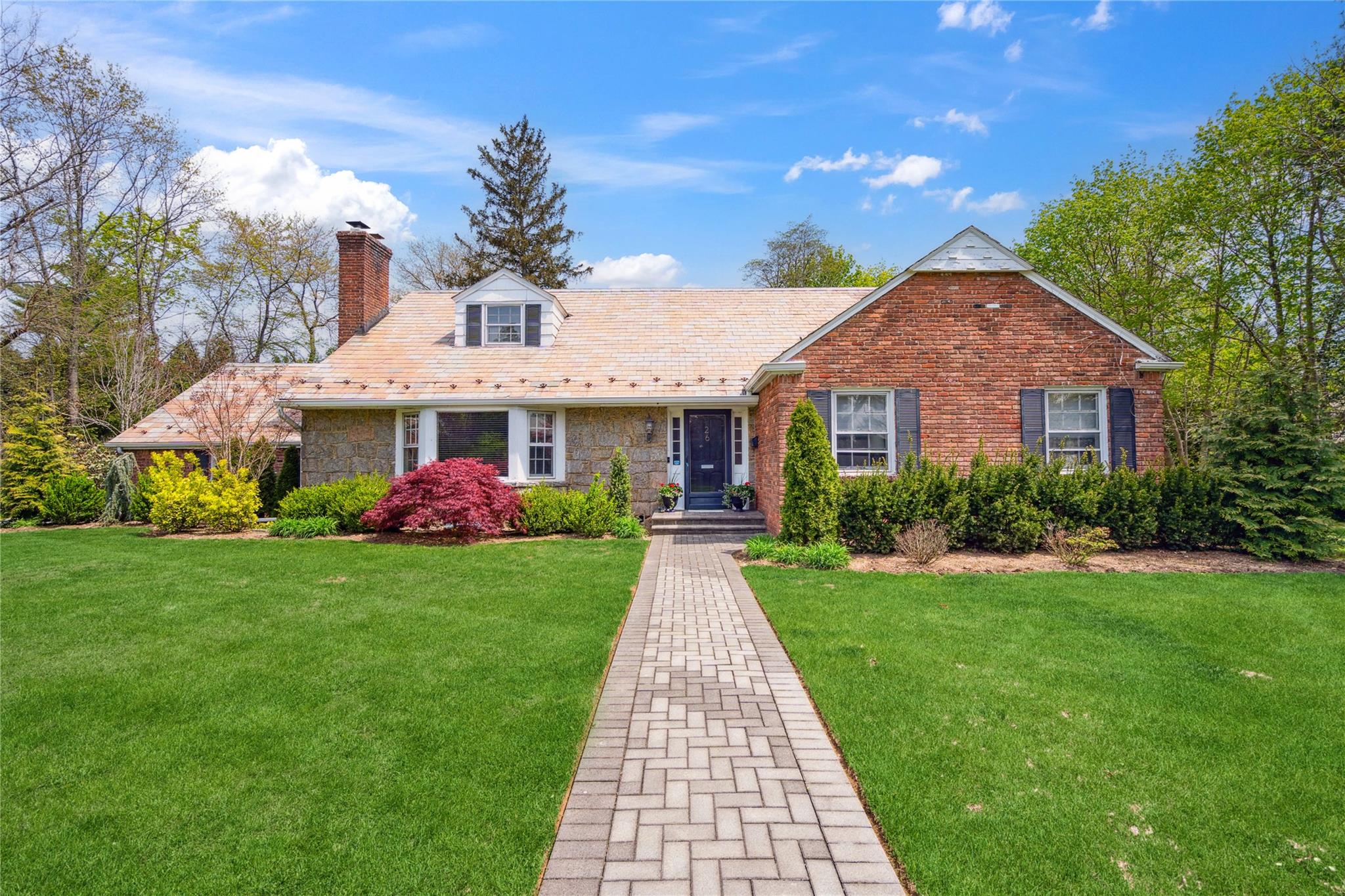 #1 photo, 26 Woodgreen Lane, East Hills , NY 11577