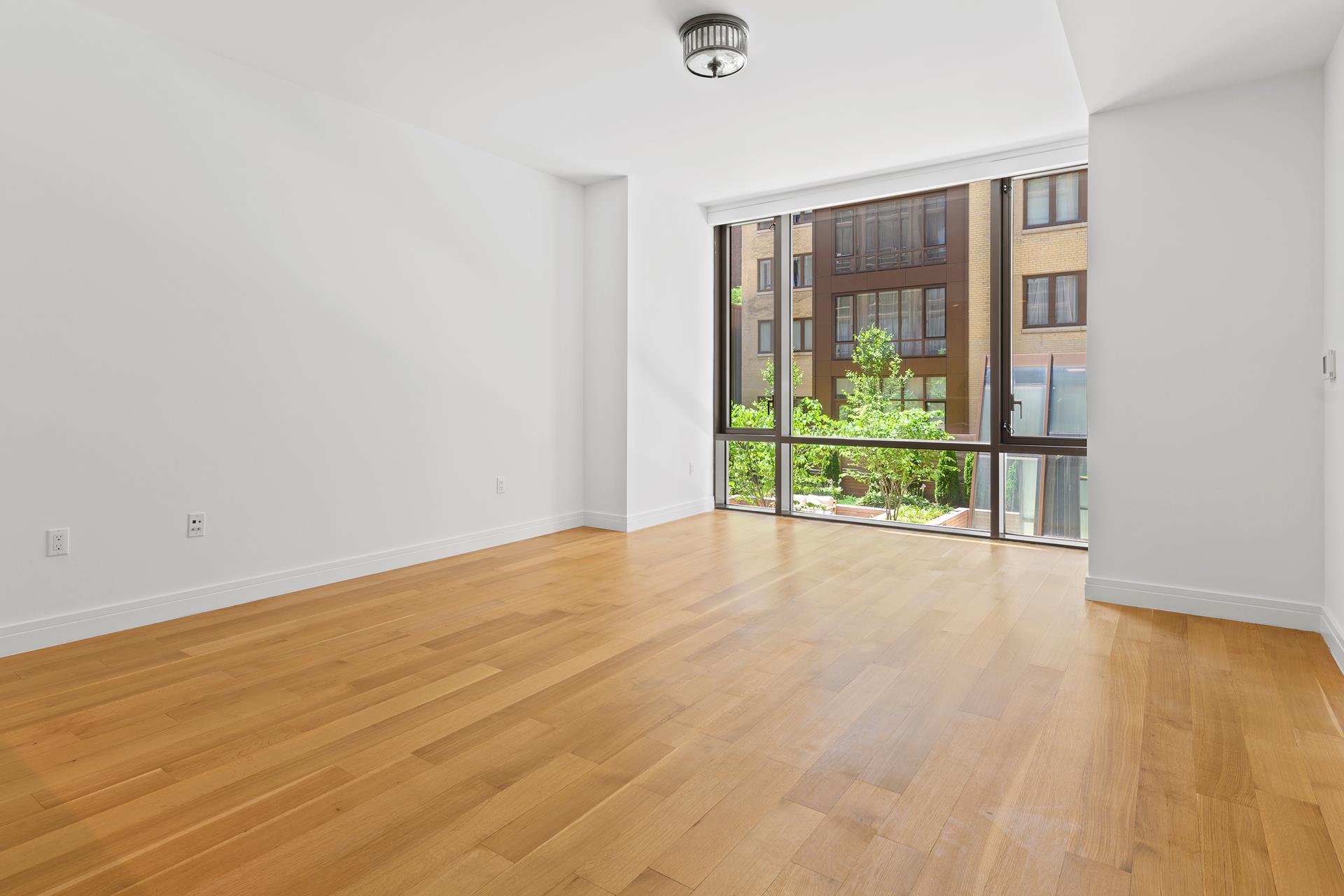 #1 photo, 230 E 20TH Street, マンハッタン Gramercy Park , NY 10003