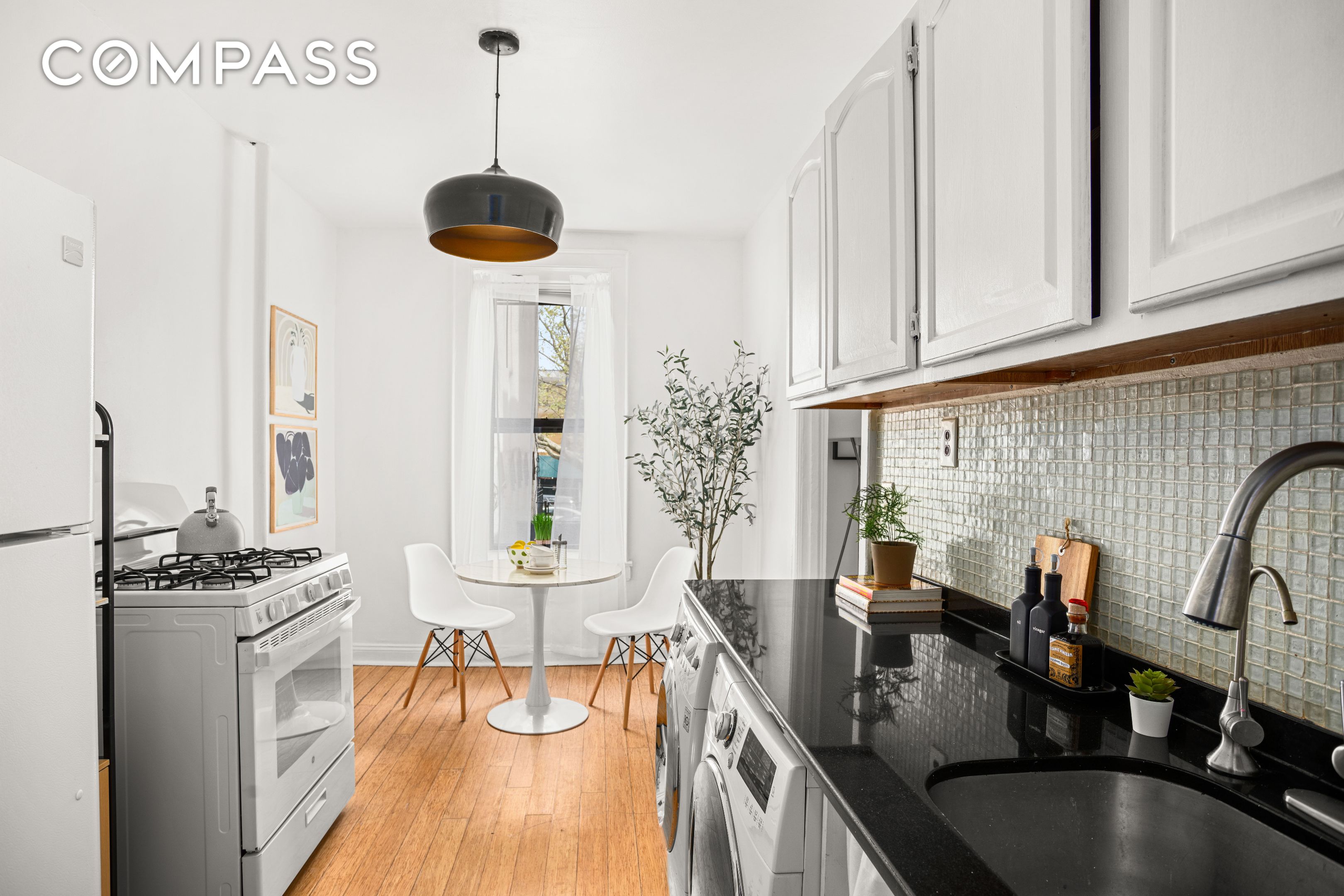 #3 photo, 465 Eastern Parkway, ブルックリン区 Crown Heights , NY 11216