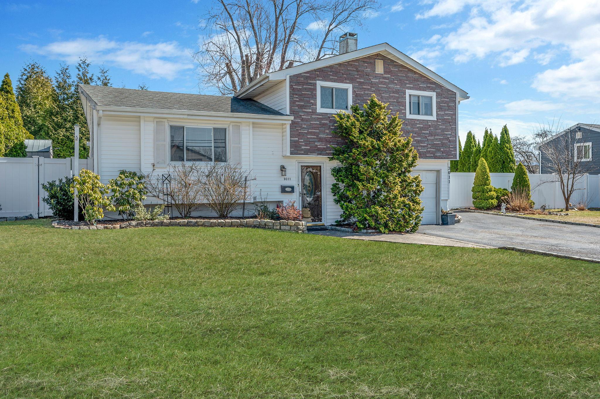 #1 photo, 3011 Acorn Avenue, Medford , NY 11763