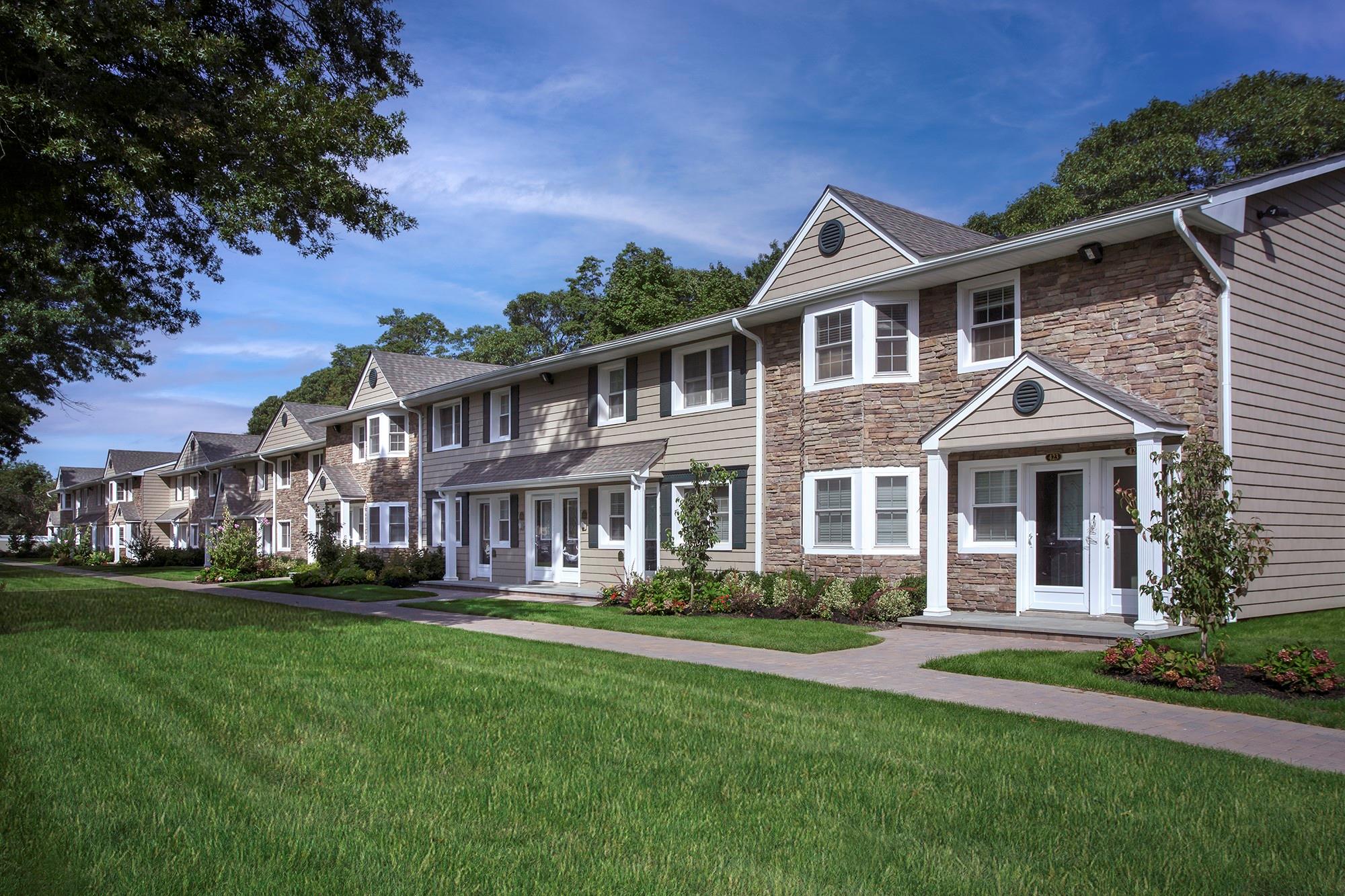 #1 photo, 203 Tudor Lane, Middle Island , NY 11953