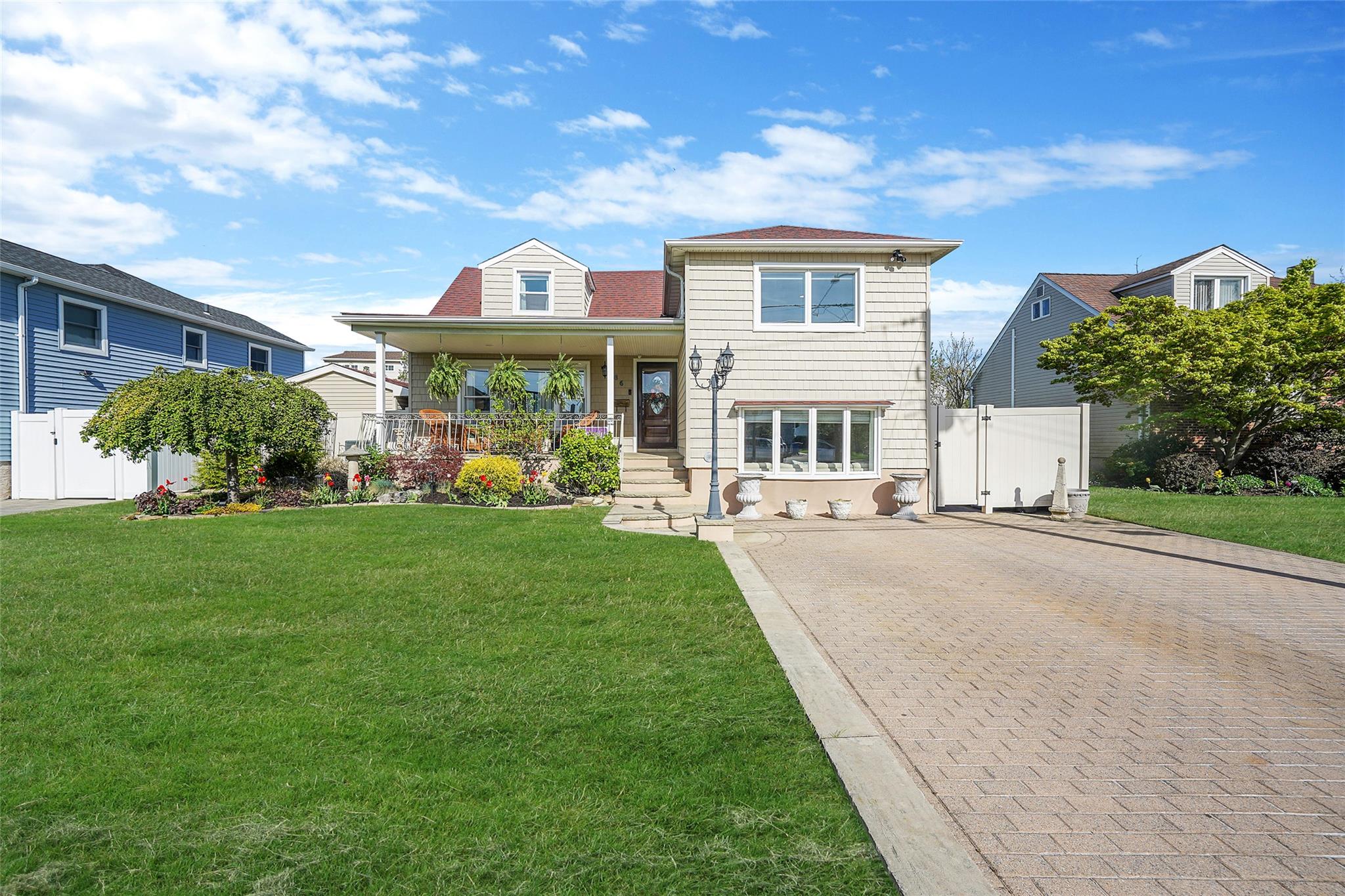 #1 photo, 86 Jefferson Avenue, Island Park , NY 11558