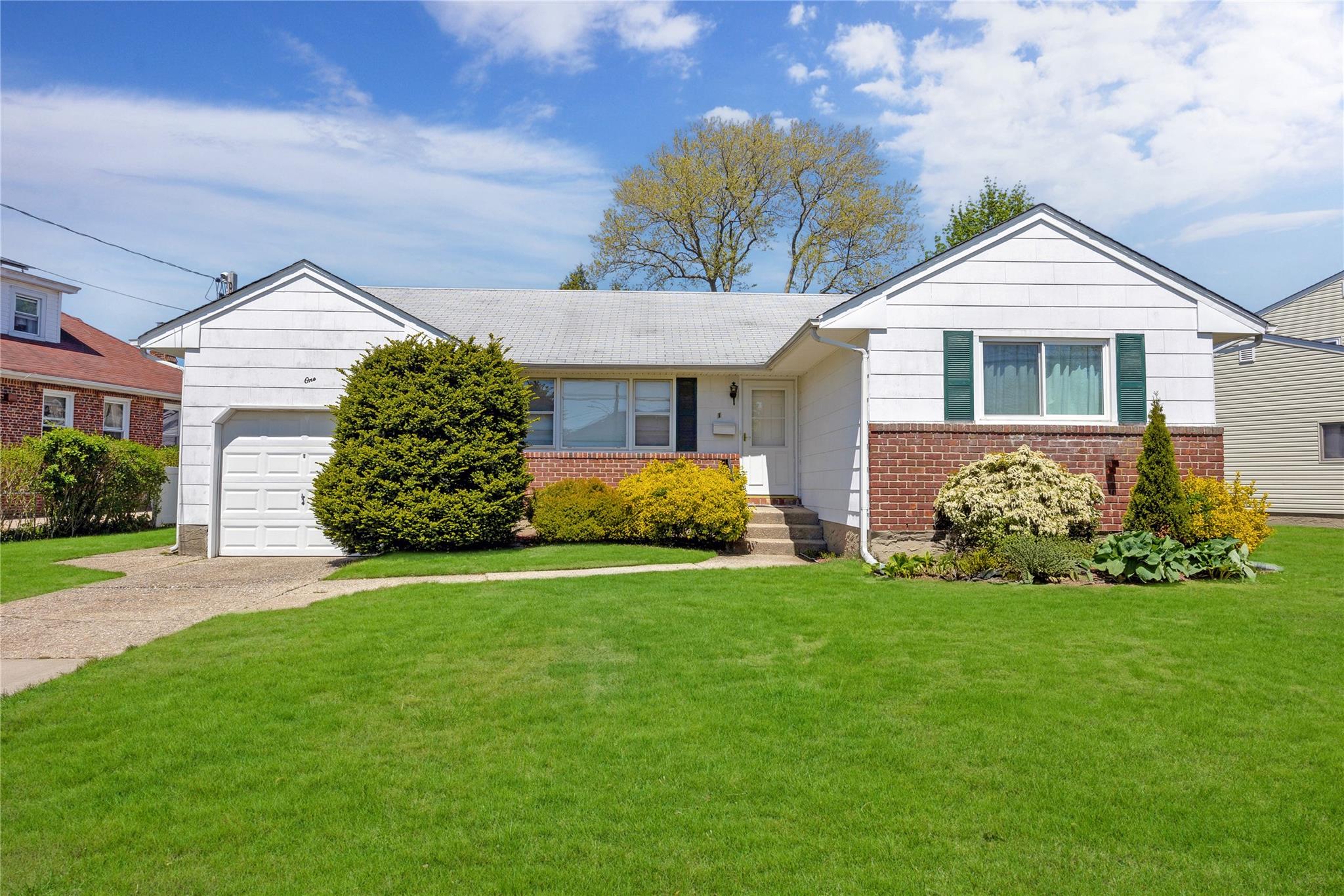 #1 photo, 1 Magenta Street, Hicksville , NY 11801