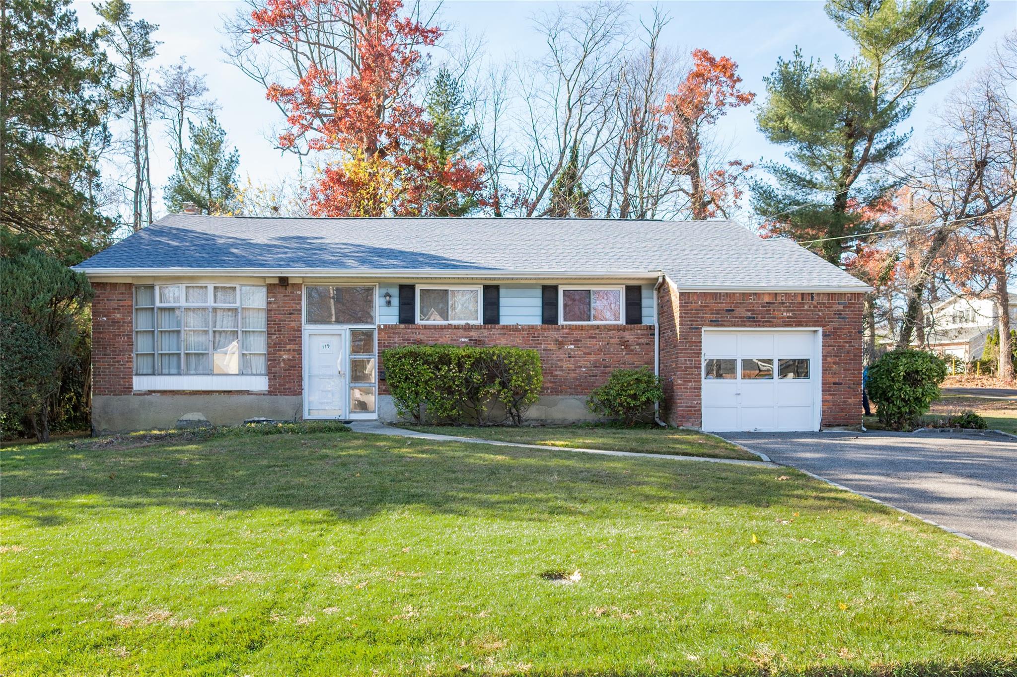 #1 photo, 119 Reed Drive, Roslyn , NY 11576