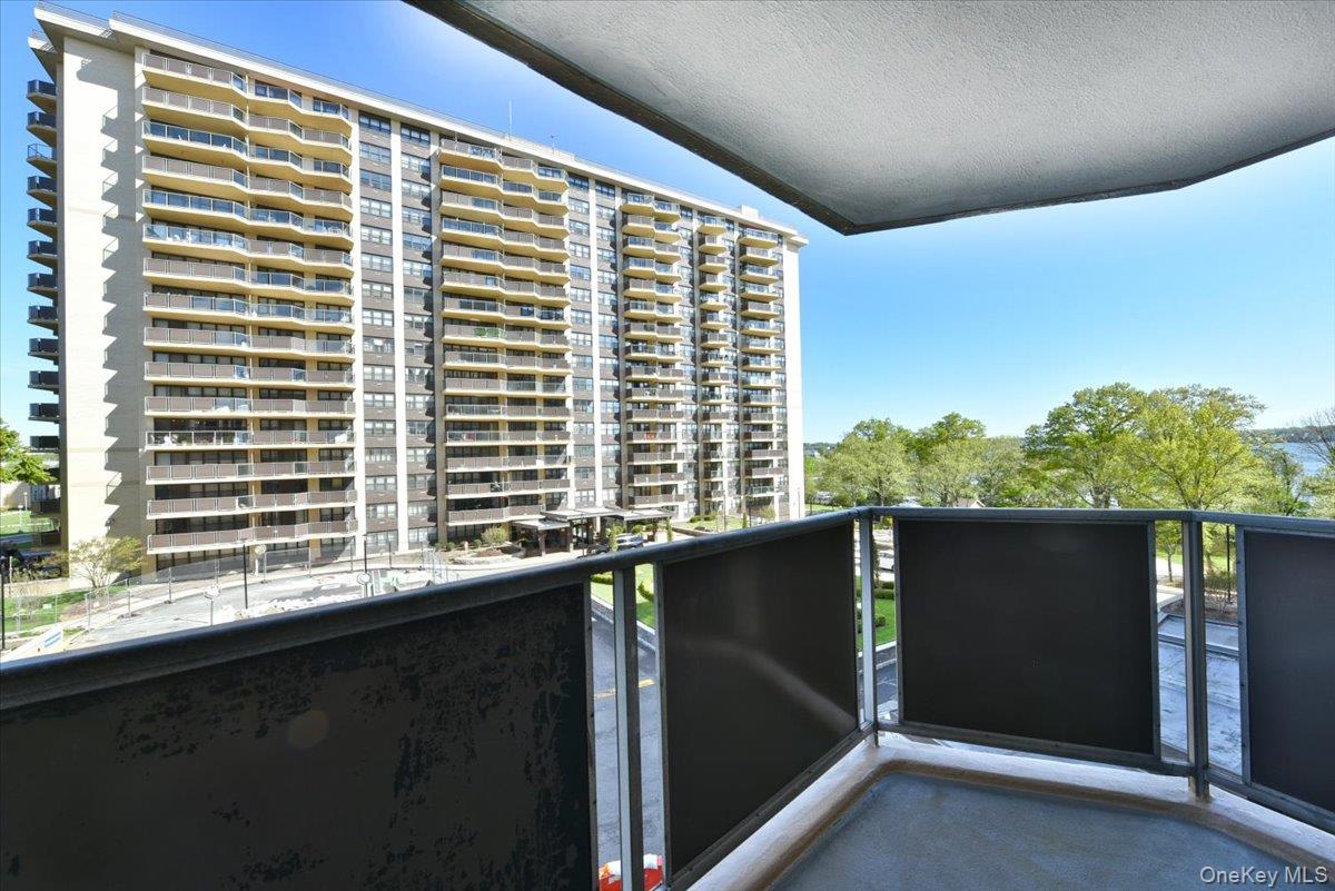 #12 photo, 18-15 215th Street, クイーンズ区 Bayside , NY 11360