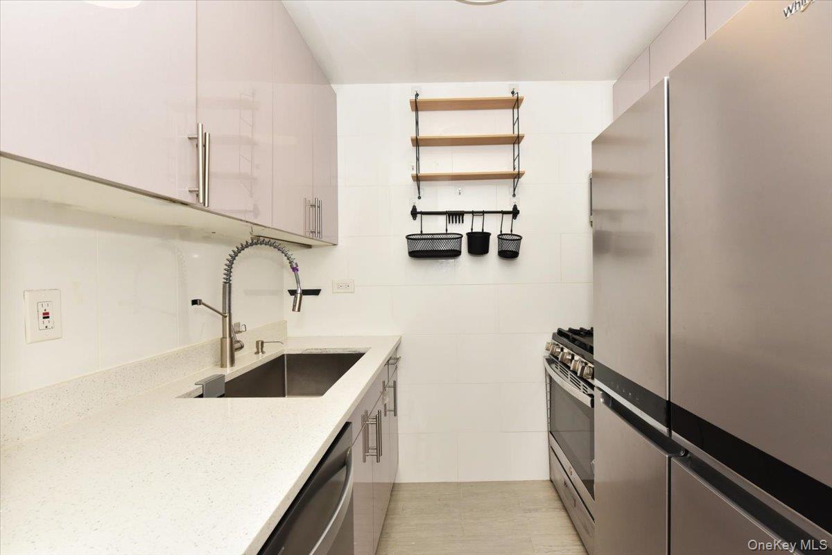 #16 photo, 18-15 215th Street, クイーンズ区 Bayside , NY 11360