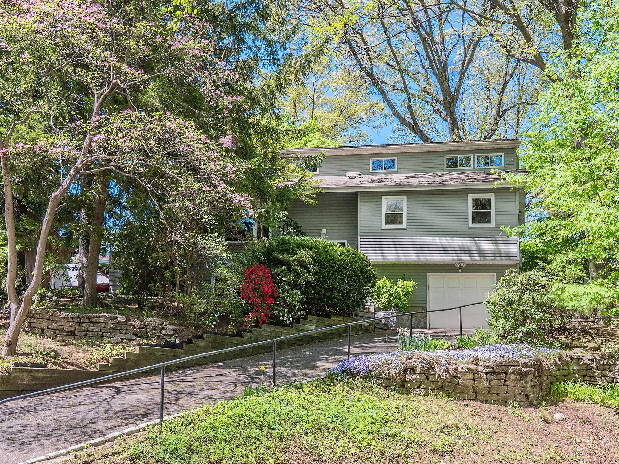 #1 photo, 28 Pepperday Avenue, Port Washington , NY 11050