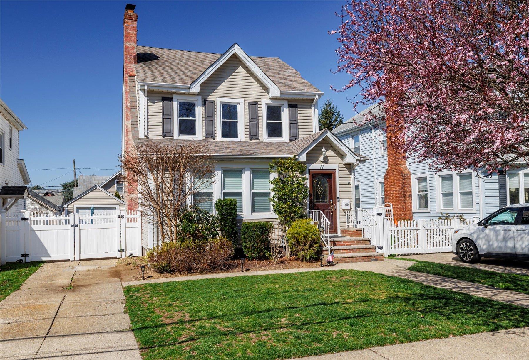 #1 photo, 17 N Cambridge Street, নাসাউ কাউন্টি Malverne , NY 11565