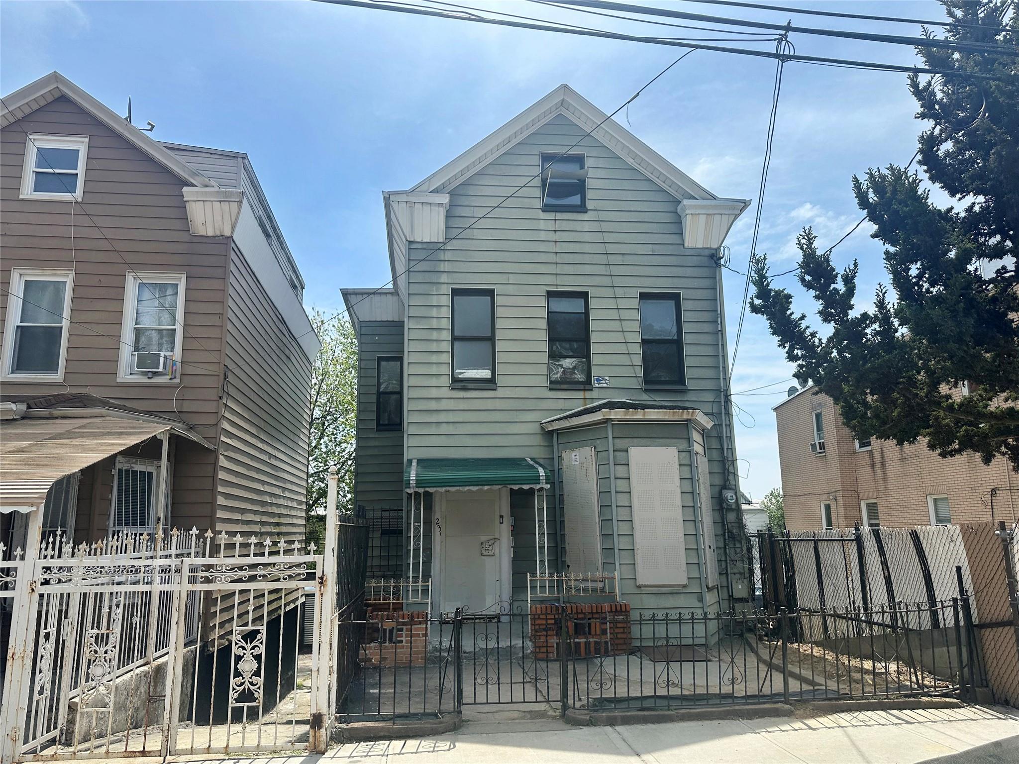 #1 photo, 230 Sunnyside Avenue, ブルックリン区 Brooklyn , NY 11207