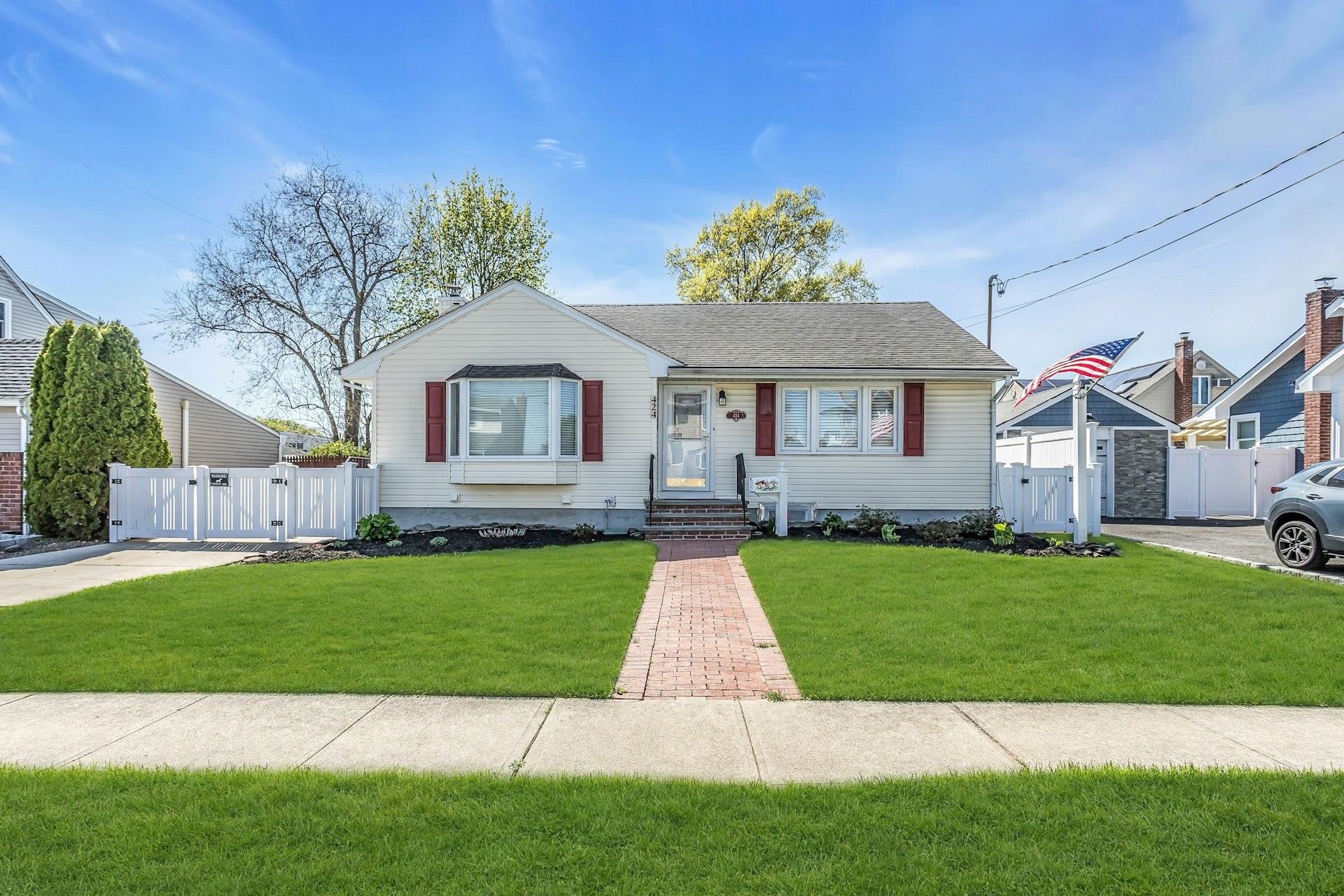 #1 photo, 424 Hilda Street, East Meadow , NY 11554