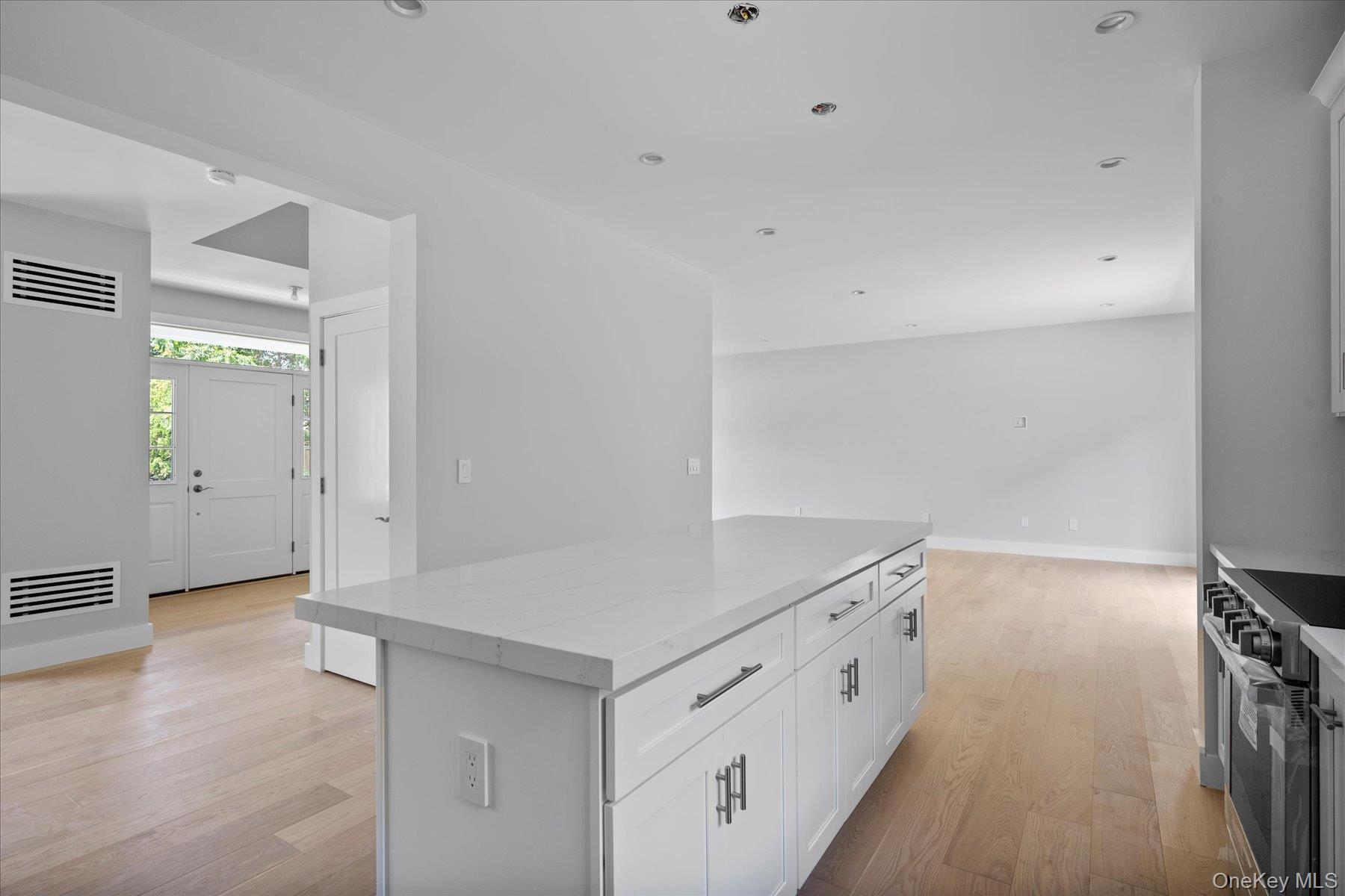 #12 photo, 9 Fanning Avenue, サフォーク郡 Hampton Bays , NY 11946