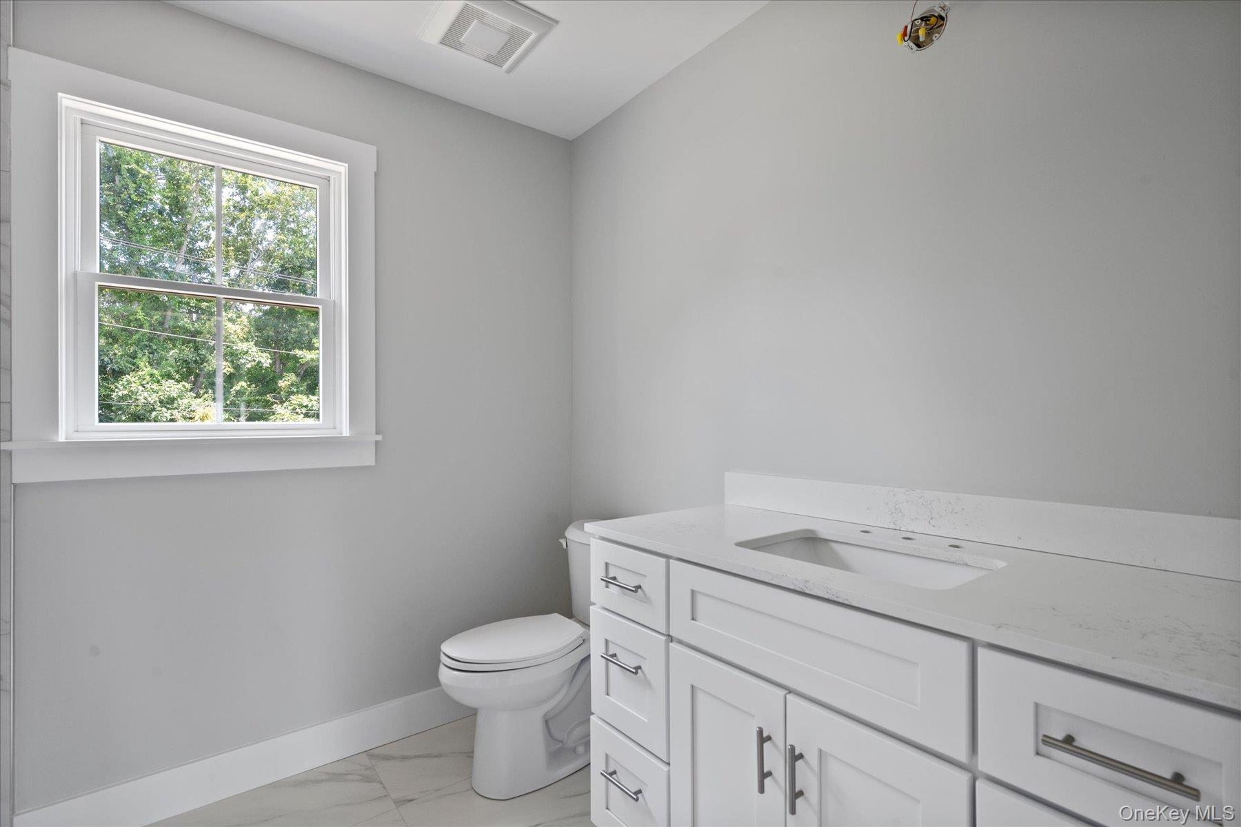 #20 photo, 9 Fanning Avenue, サフォーク郡 Hampton Bays , NY 11946