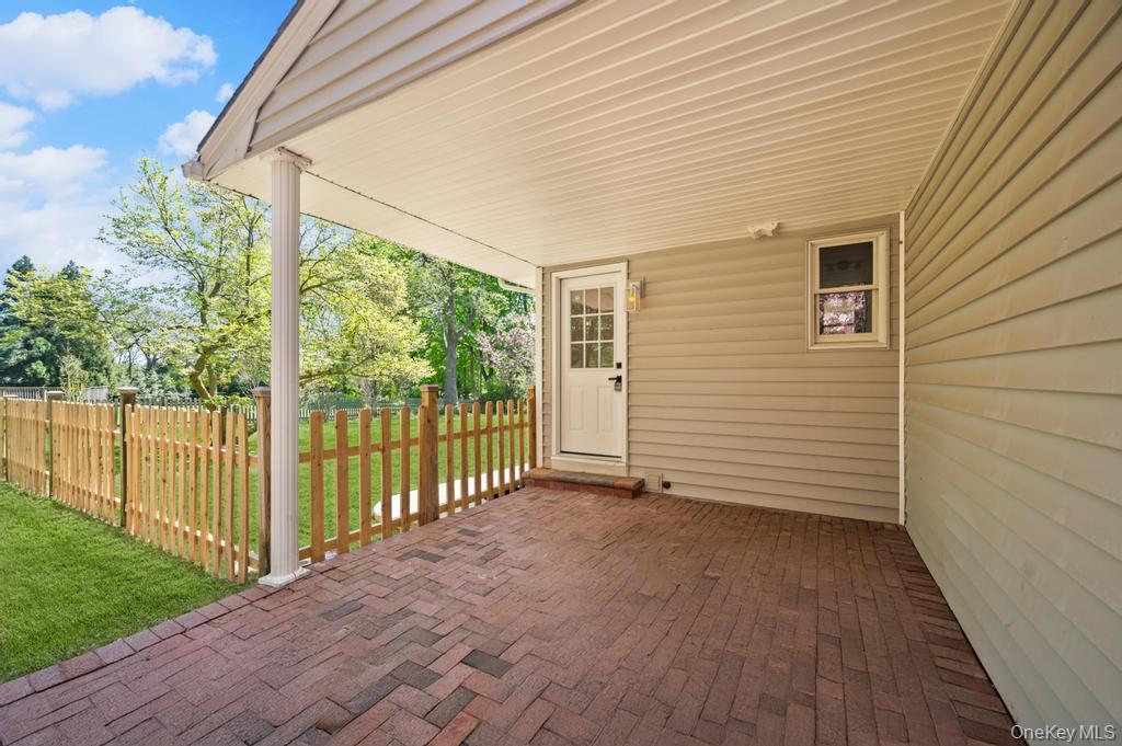 #5 photo, 85 Meadow Glen Road, Fort Salonga , NY 11768