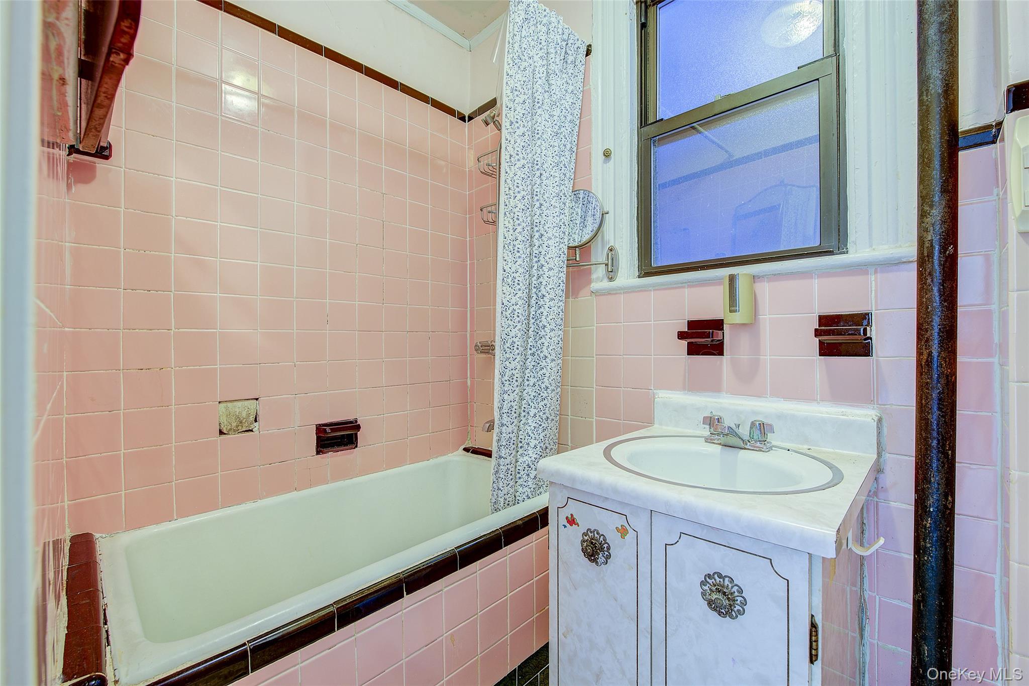 #4 photo, 25-35 Crescent Street, Astoria , NY 11102