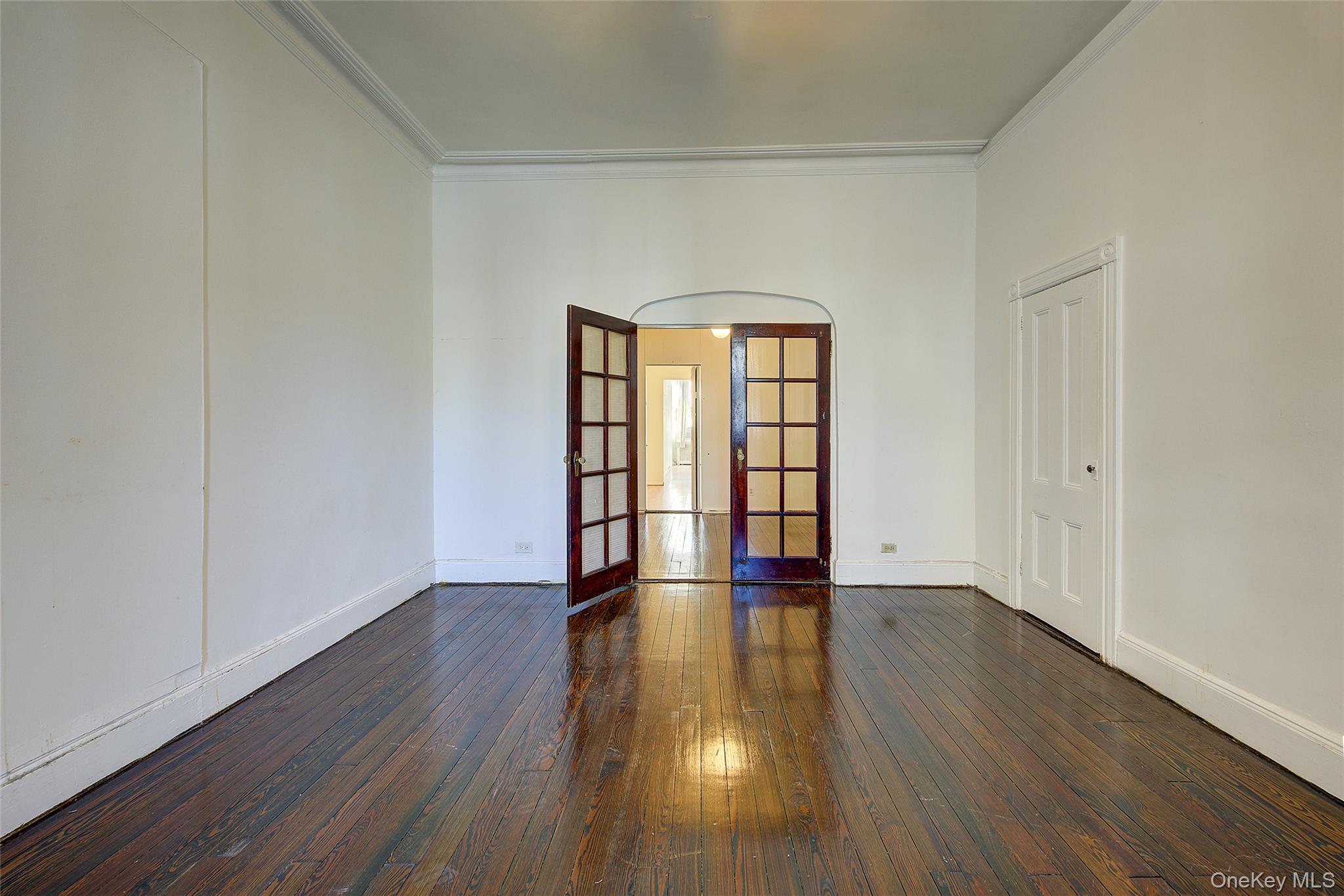 #8 photo, 25-35 Crescent Street, Astoria , NY 11102