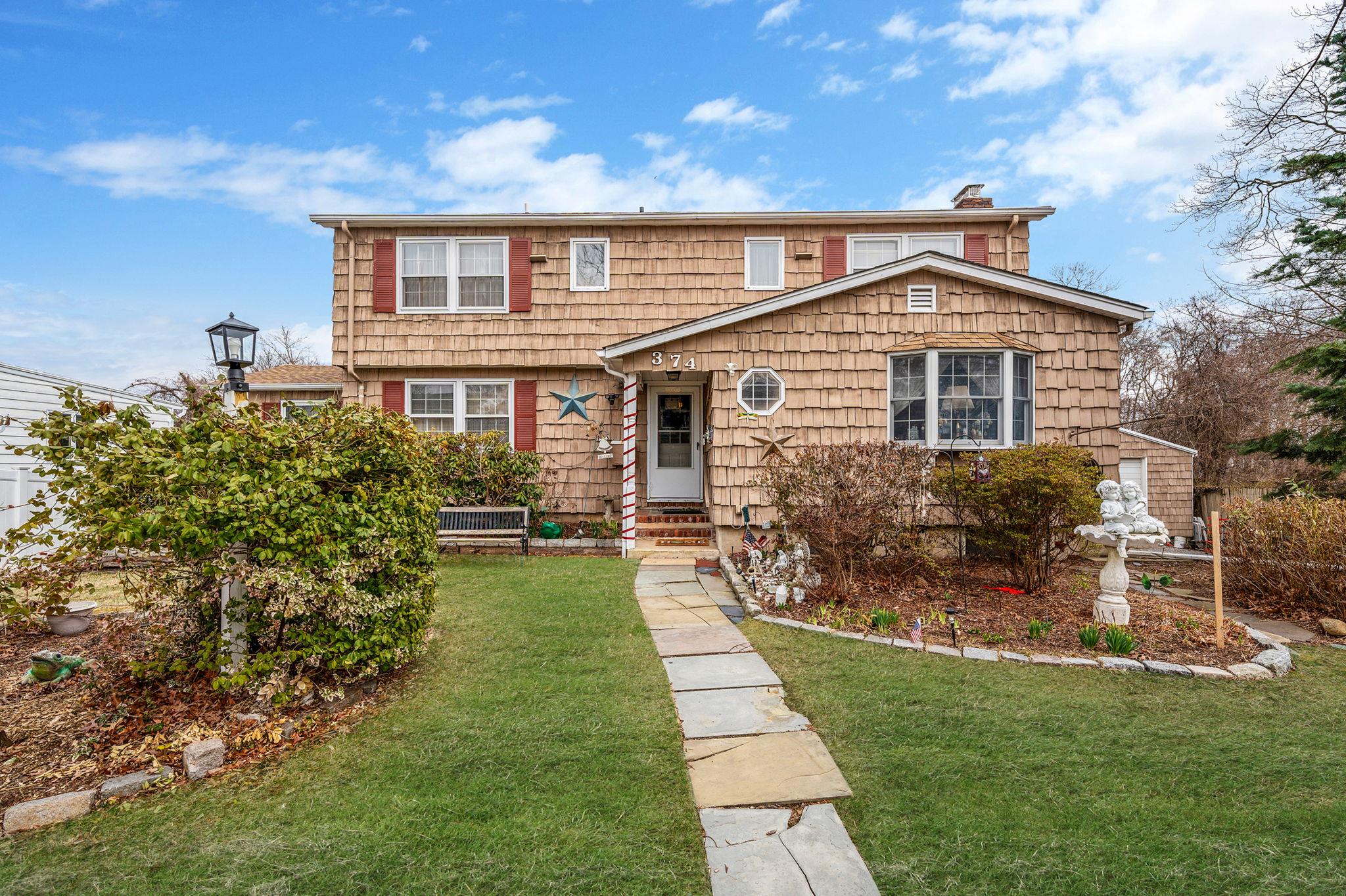 #1 photo, 374 S 11th Street, Lindenhurst , NY 11757
