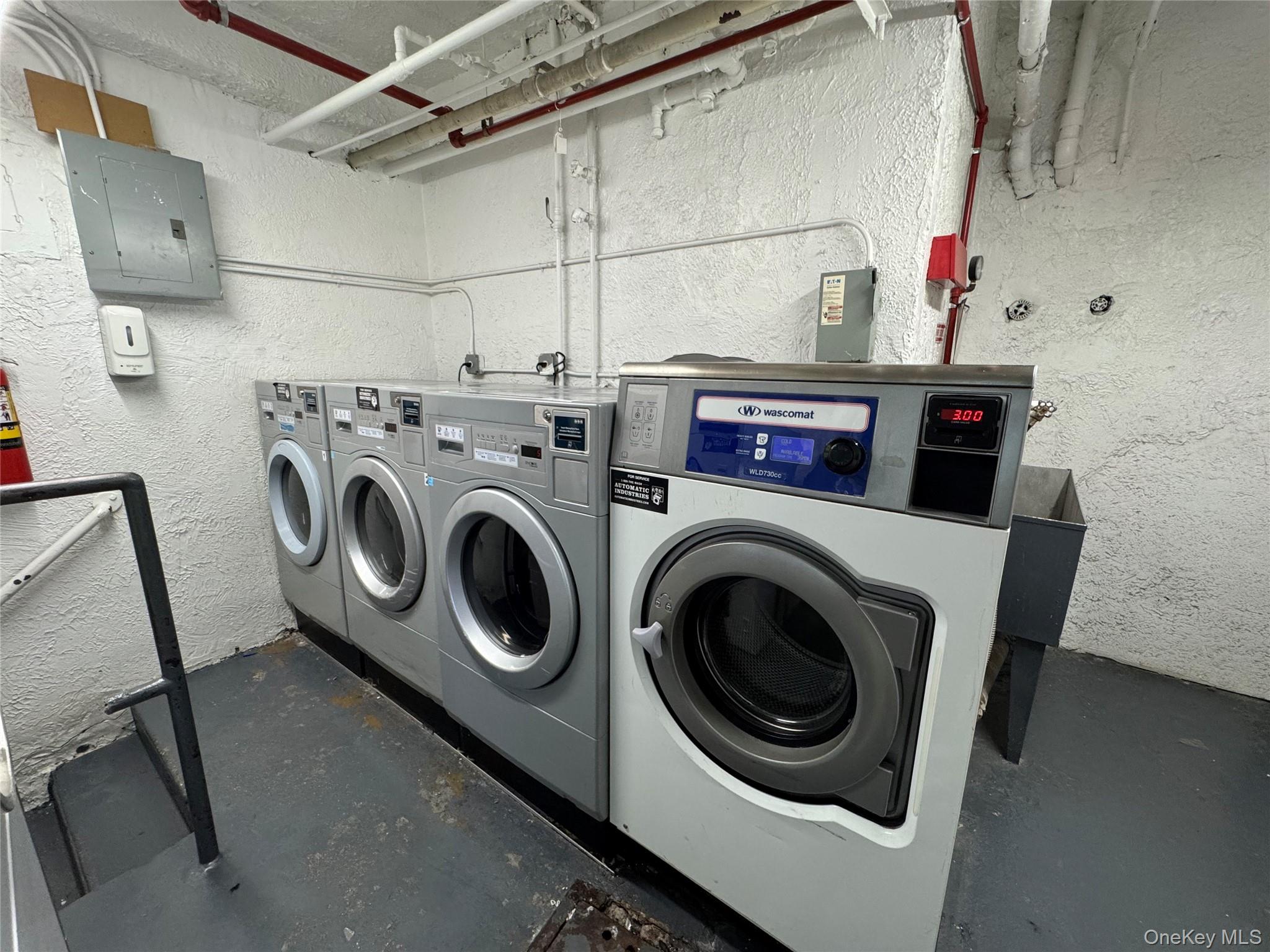 #13 photo, 84-50 169th Street, クイーンズ区 Jamaica , NY 11432