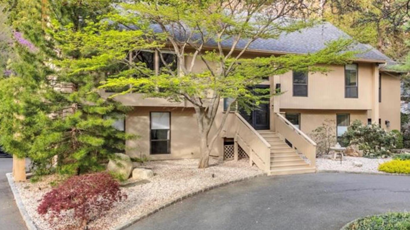 #1 photo, 668 Park Avenue, Huntington , NY 11743
