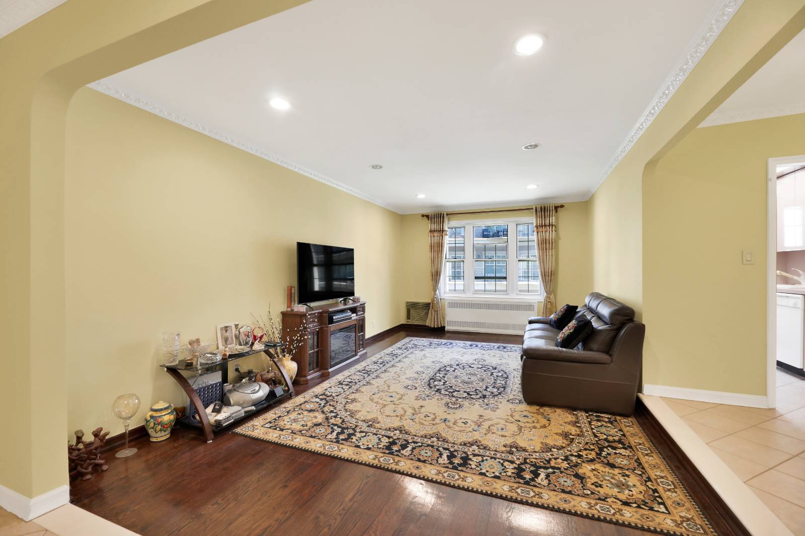 #4 photo, 250 central ave, #e218, Lawrence , NY 11559