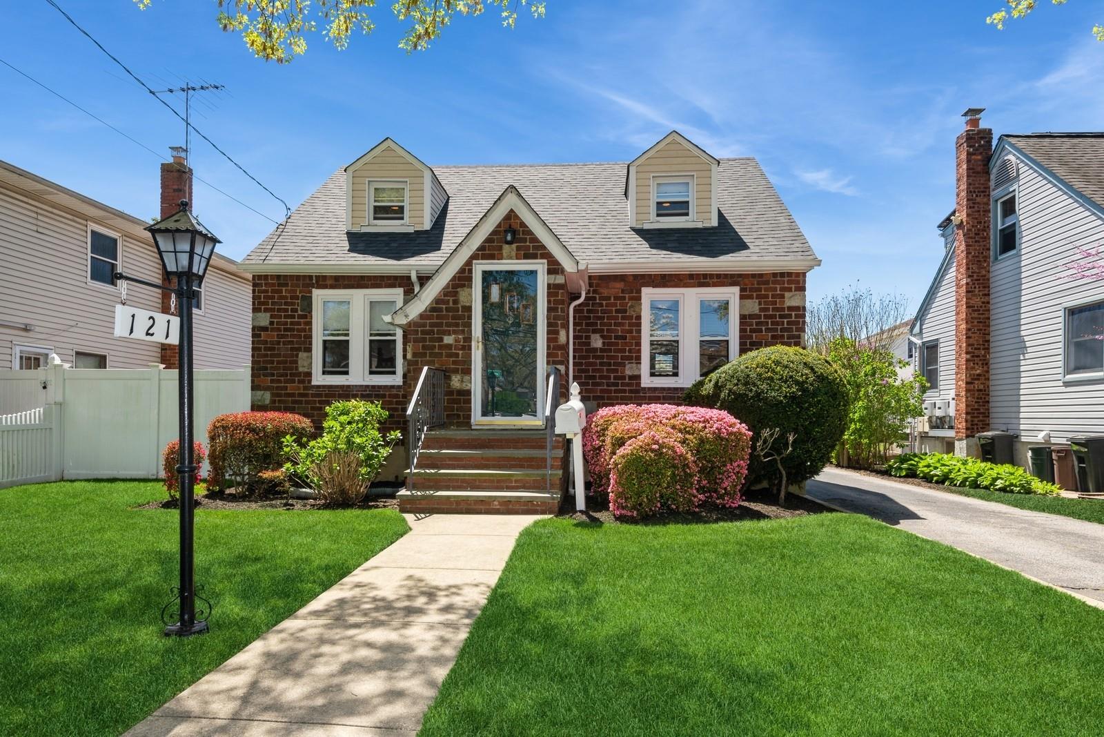 #1 photo, 121 Camp Avenue, Merrick , NY 11566