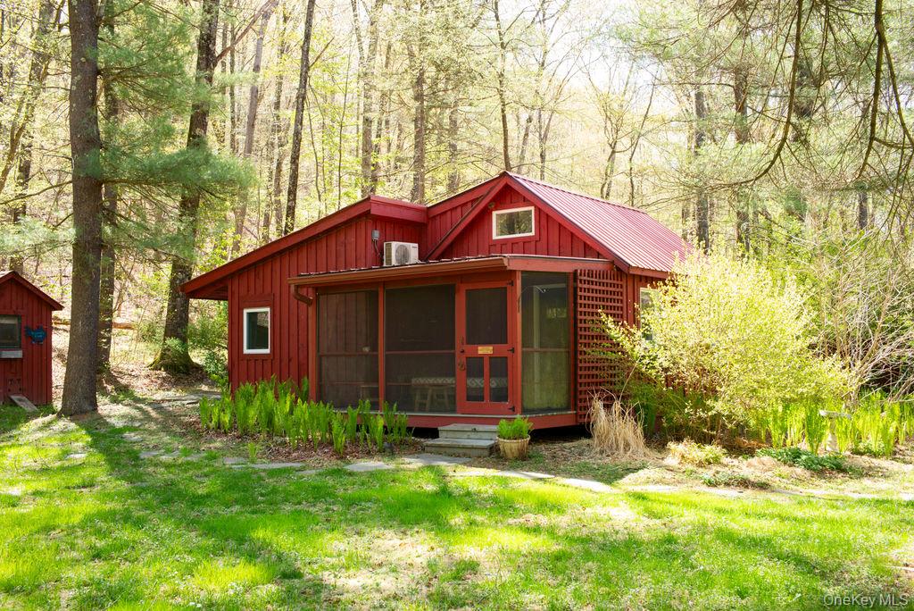 #1 photo, 76-77 E Lake Lane, Red Hook , NY 12571