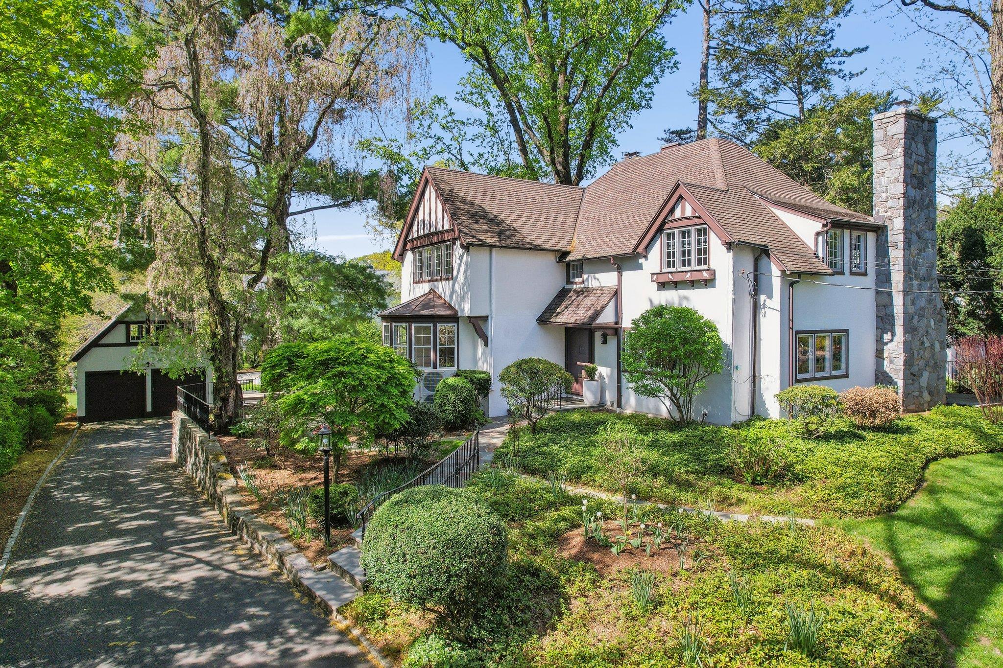 #1 photo, 10 Wayside Lane, Scarsdale , NY 10583