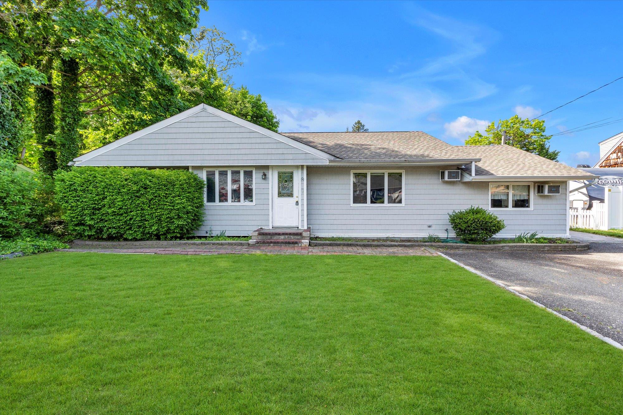 #1 photo, 6 Seminole Street, Centerport , NY 11721