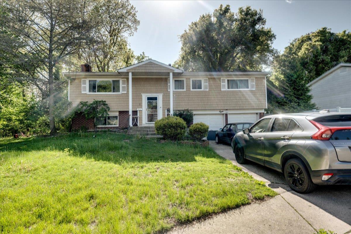 #1 photo, 8 Holly Court, سوفولك North Babylon , NY 11703