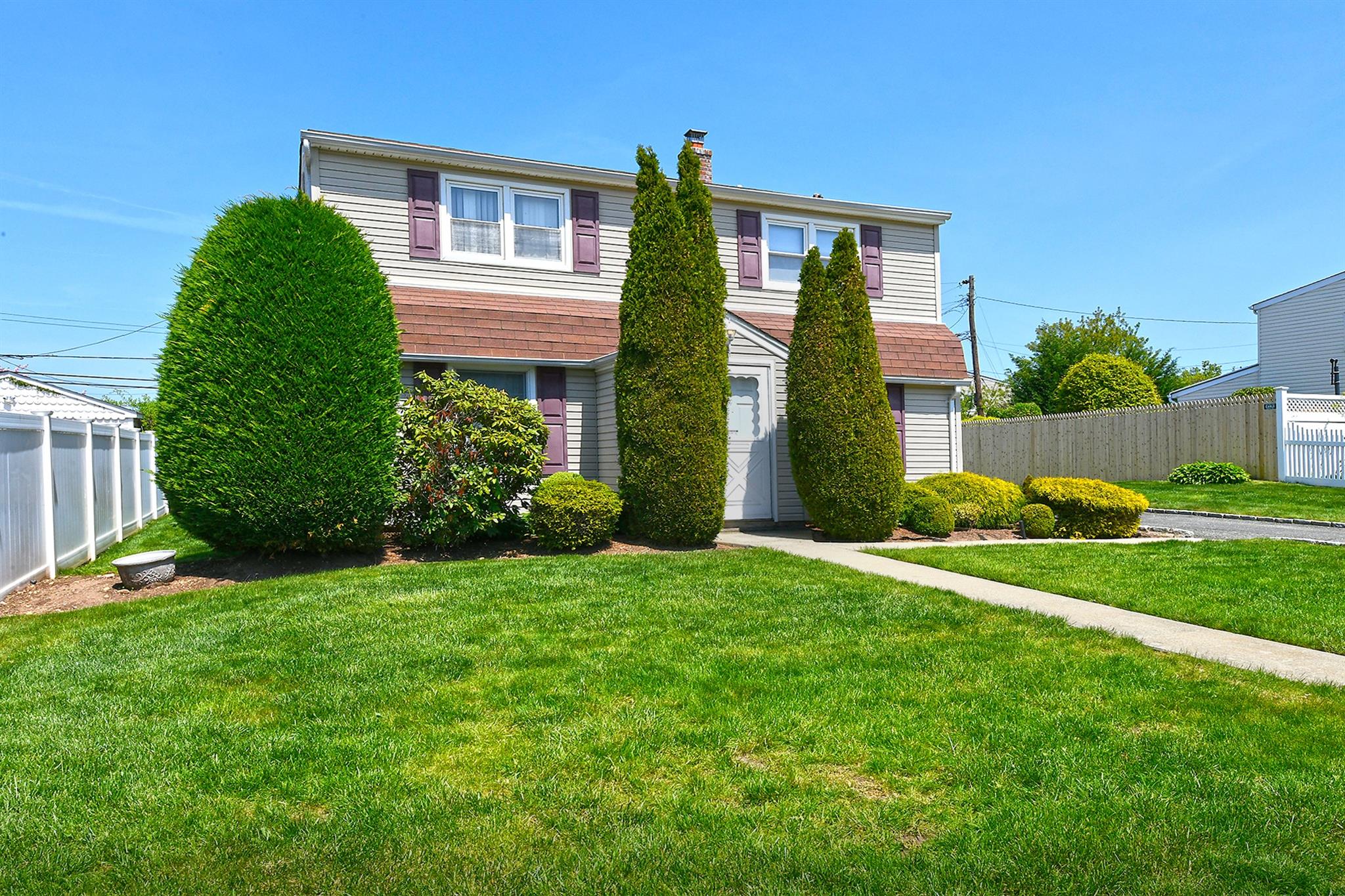 #1 photo, 30 Castle Lane, Levittown , NY 11756