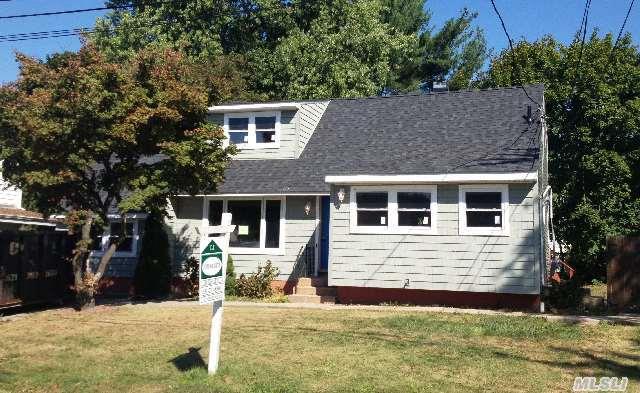 #1 photo, 3 Van Buren Street, 東長島 Brentwood , NY 11717