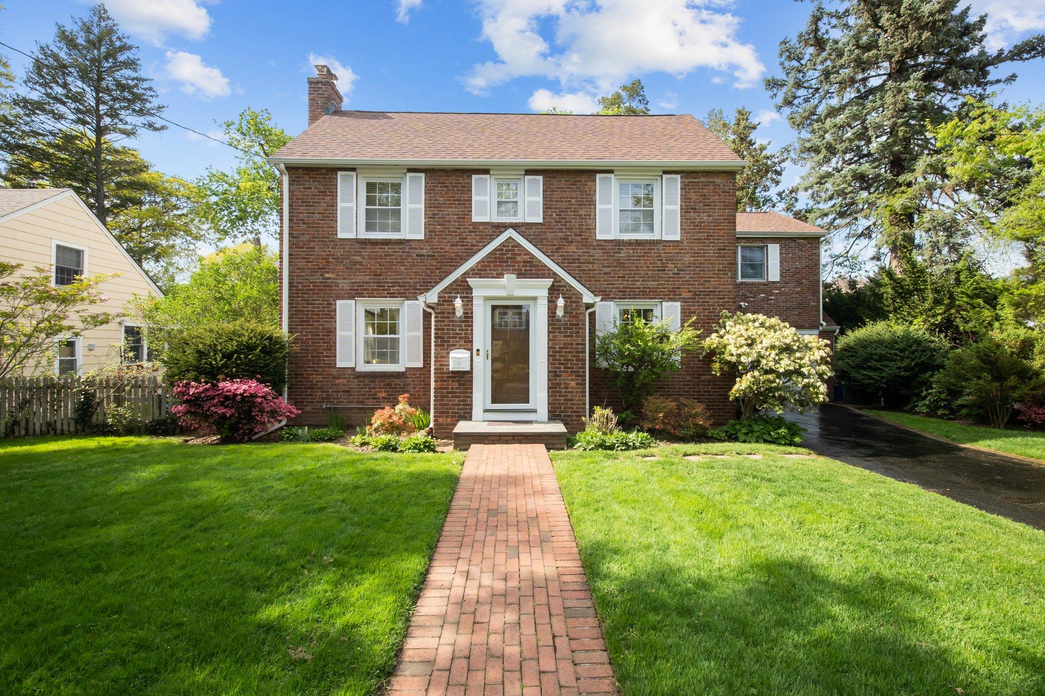 #1 photo, 19 Donald Street, ナッソー郡 East Williston , NY 11596