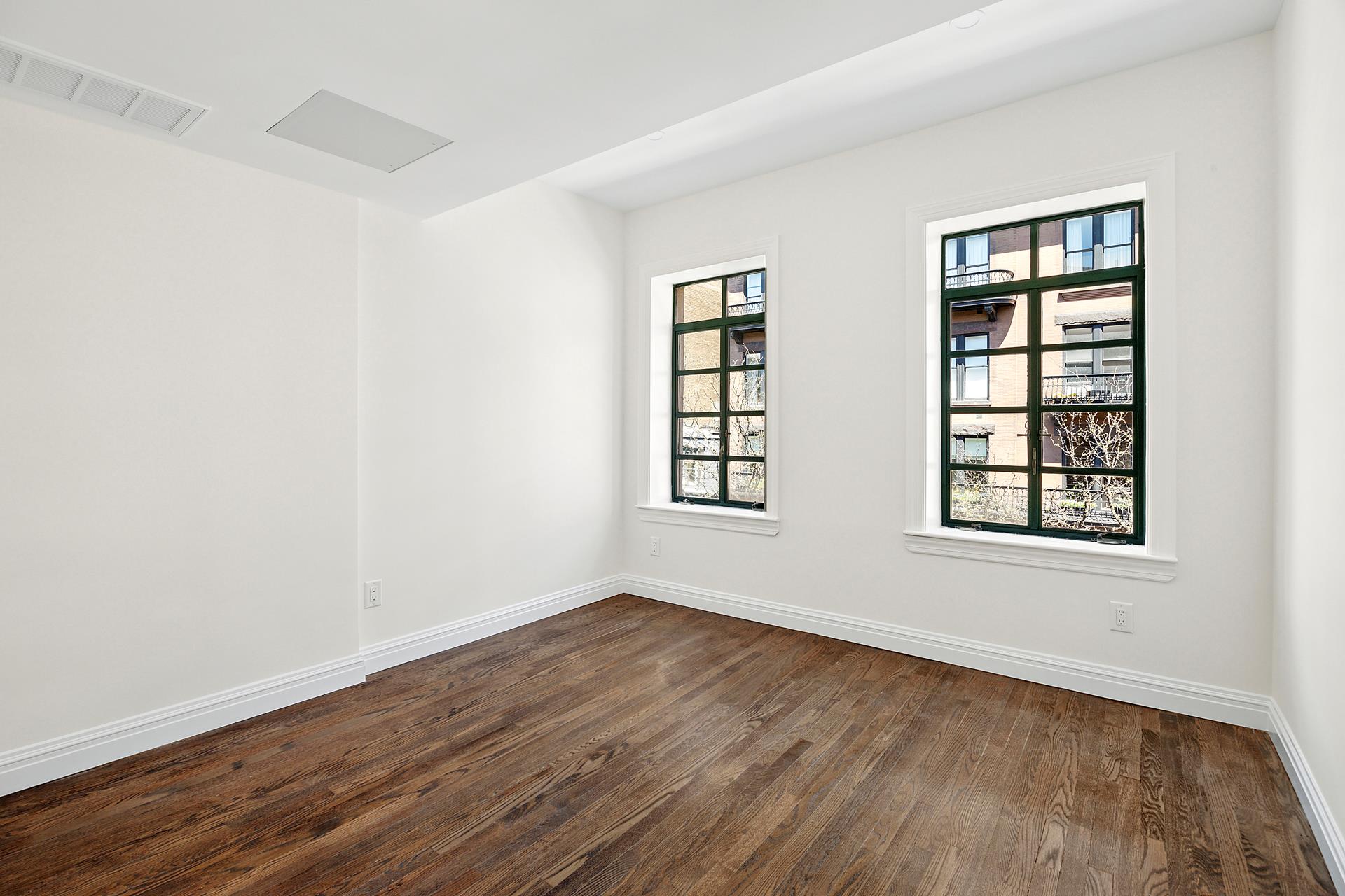 #1 photo, 30 W 12TH Street, Greenwich Village , NY 10011