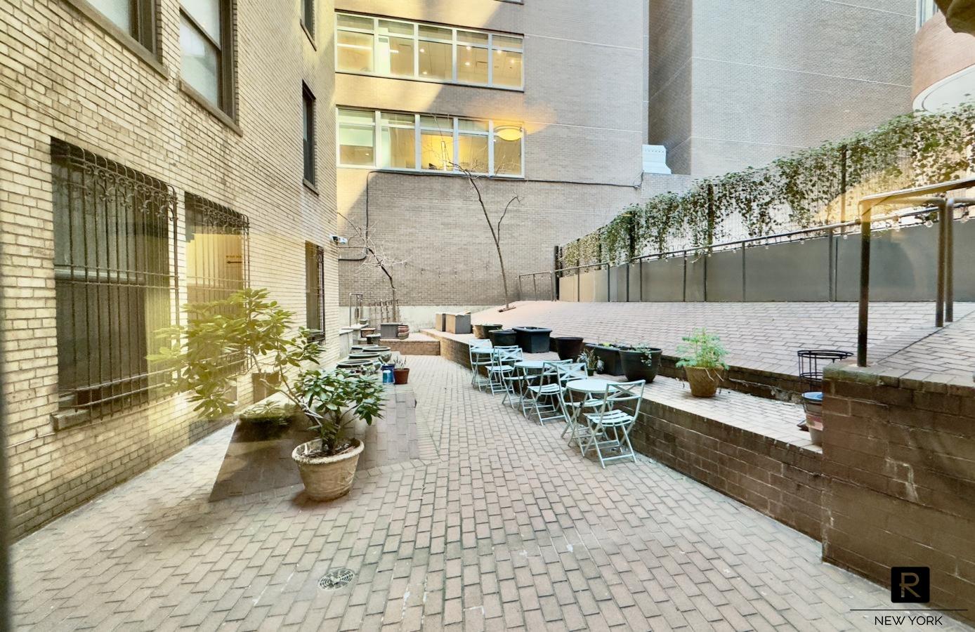 #17 photo, 212 E 48th Street, マンハッタン Turtle Bay , NY 10017