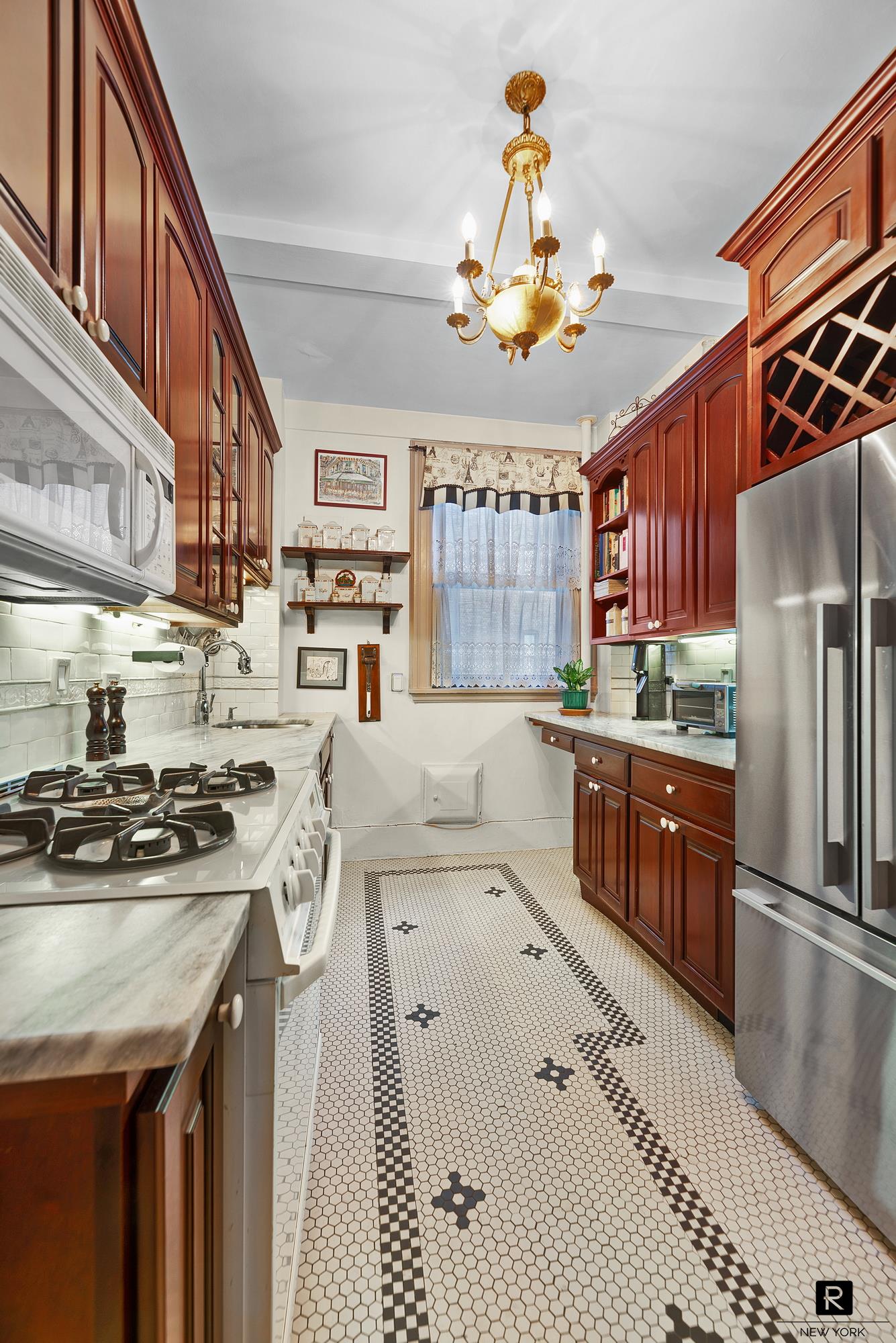 #7 photo, 212 E 48th Street, マンハッタン Turtle Bay , NY 10017