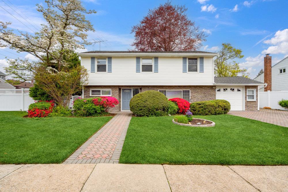 #1 photo, 348 N Rutherford Avenue, Massapequa , NY 11758