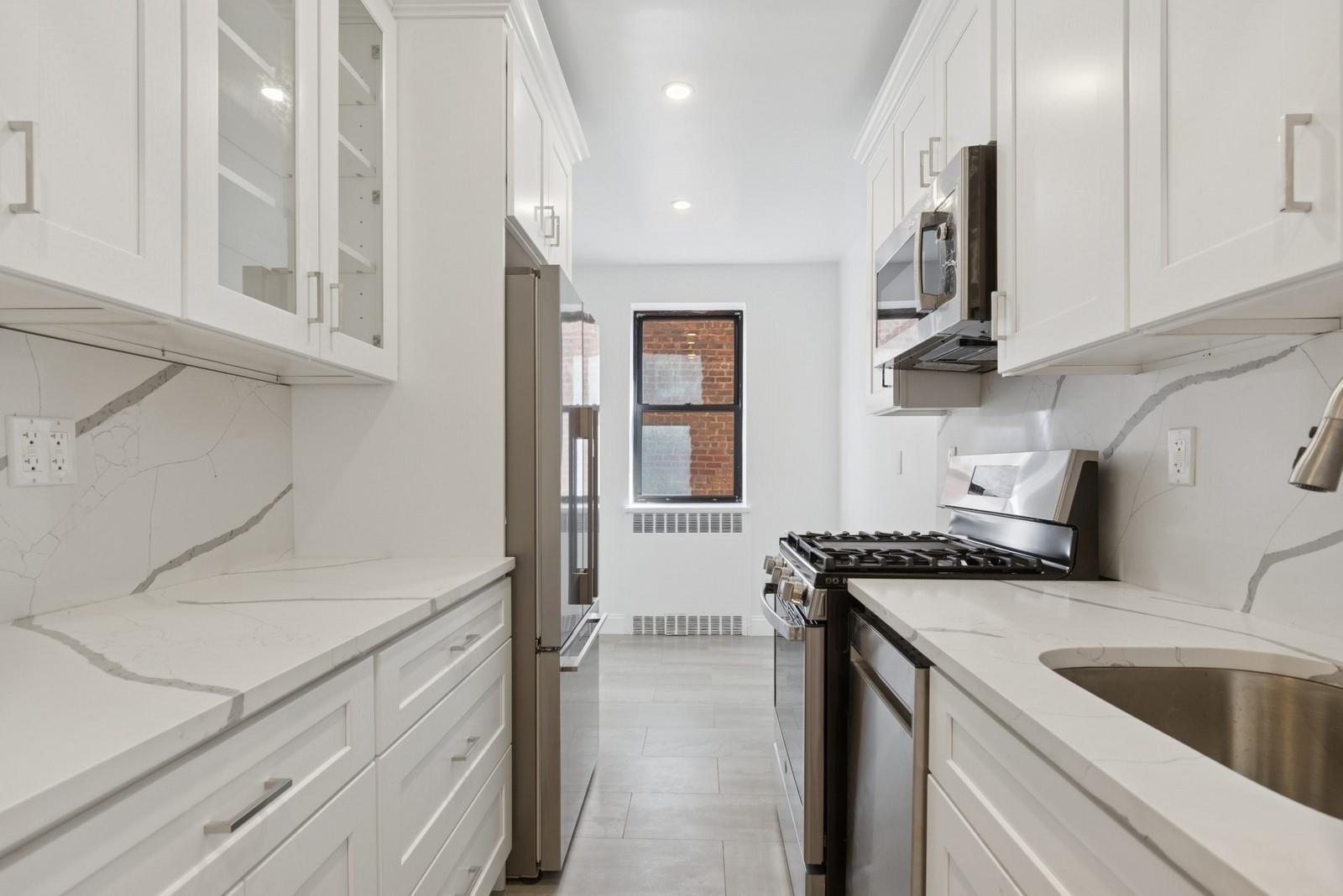 #3 photo, 90 Park Terrace East, マンハッタン New York (Manhattan) , NY 10034