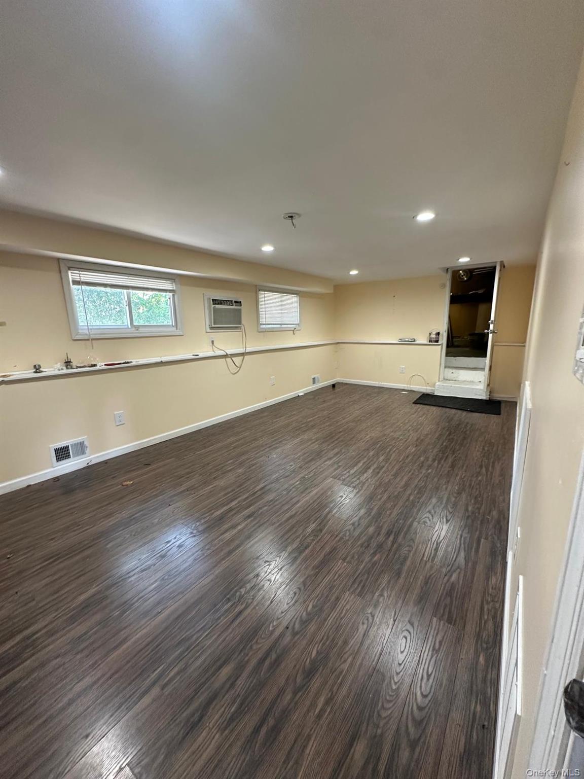 #8 photo, 28 Glenda Drive, サフォーク郡 Deer Park , NY 11729