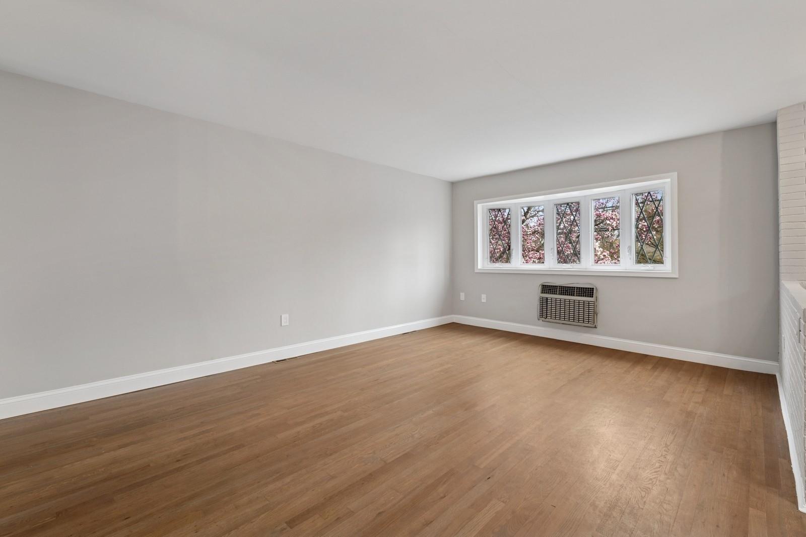 #4 photo, 2665 Harding Ave, ব্রঙ্কস Bronx , NY 10465