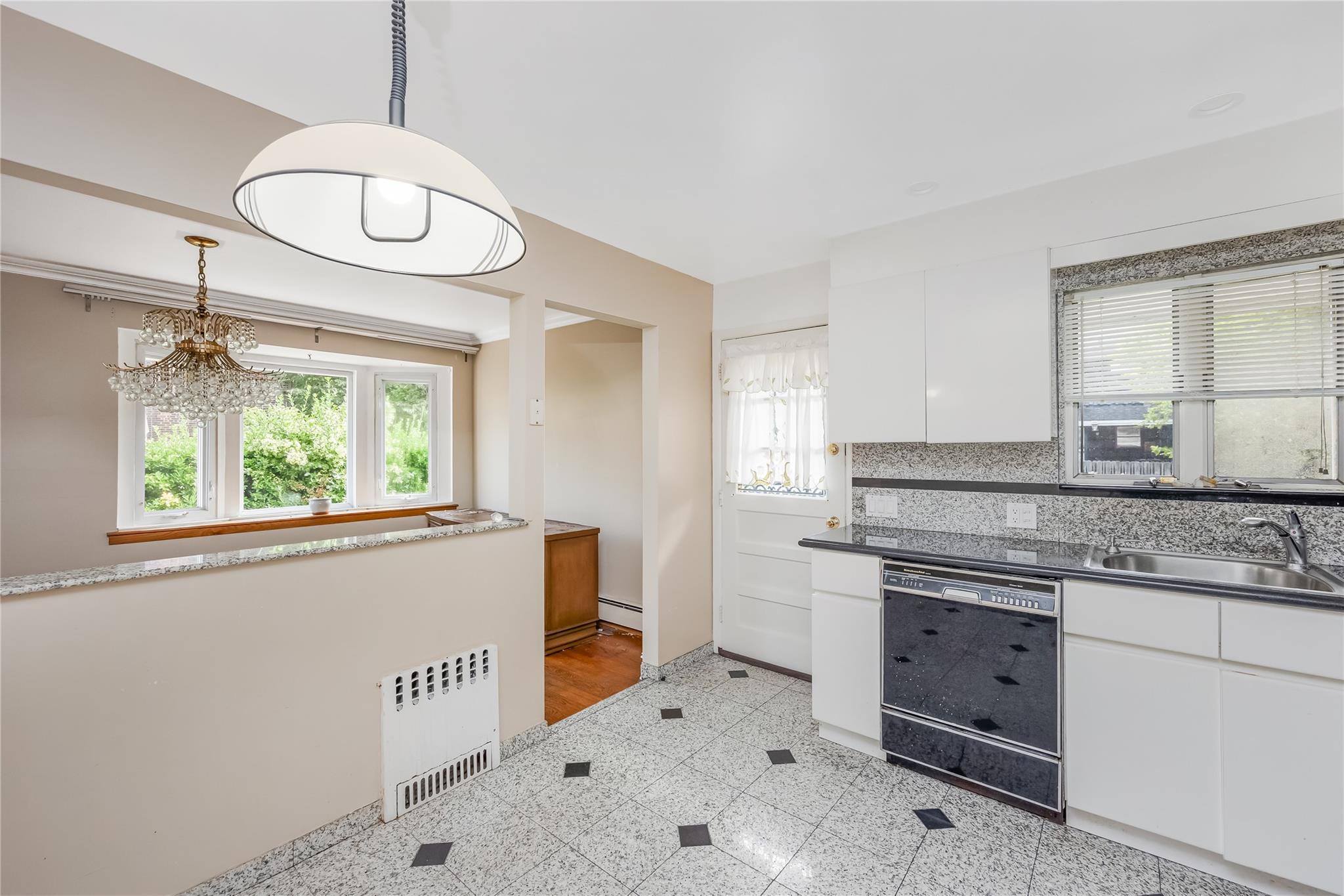 #19 photo, 89-04 Doran Avenue, 皇后區 瑞吉屋 Ridgewood , NY 11385