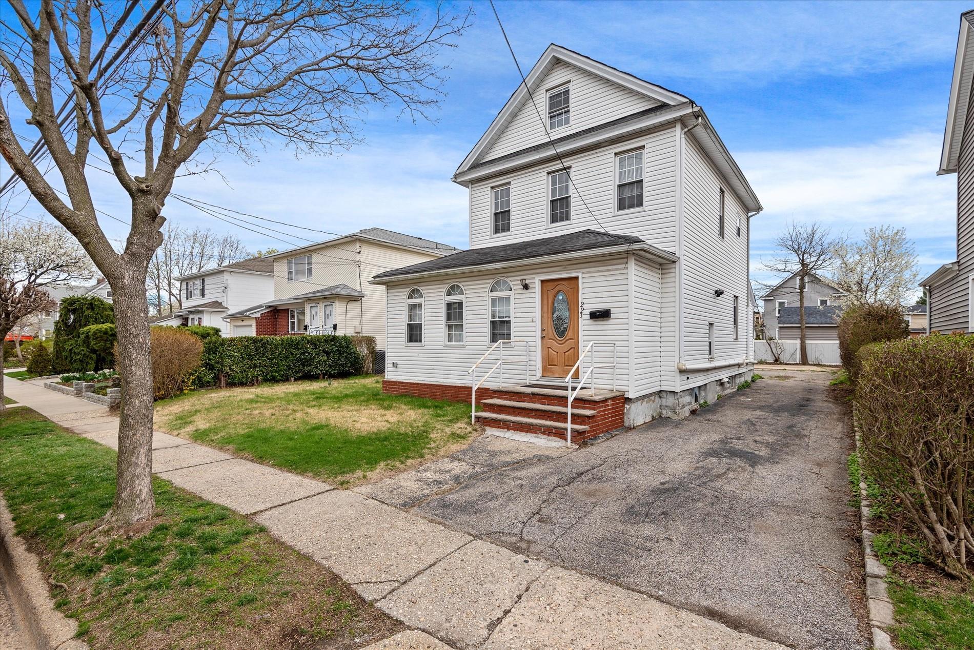 #1 photo, 223 Jackson Avenue, Mineola , NY 11501
