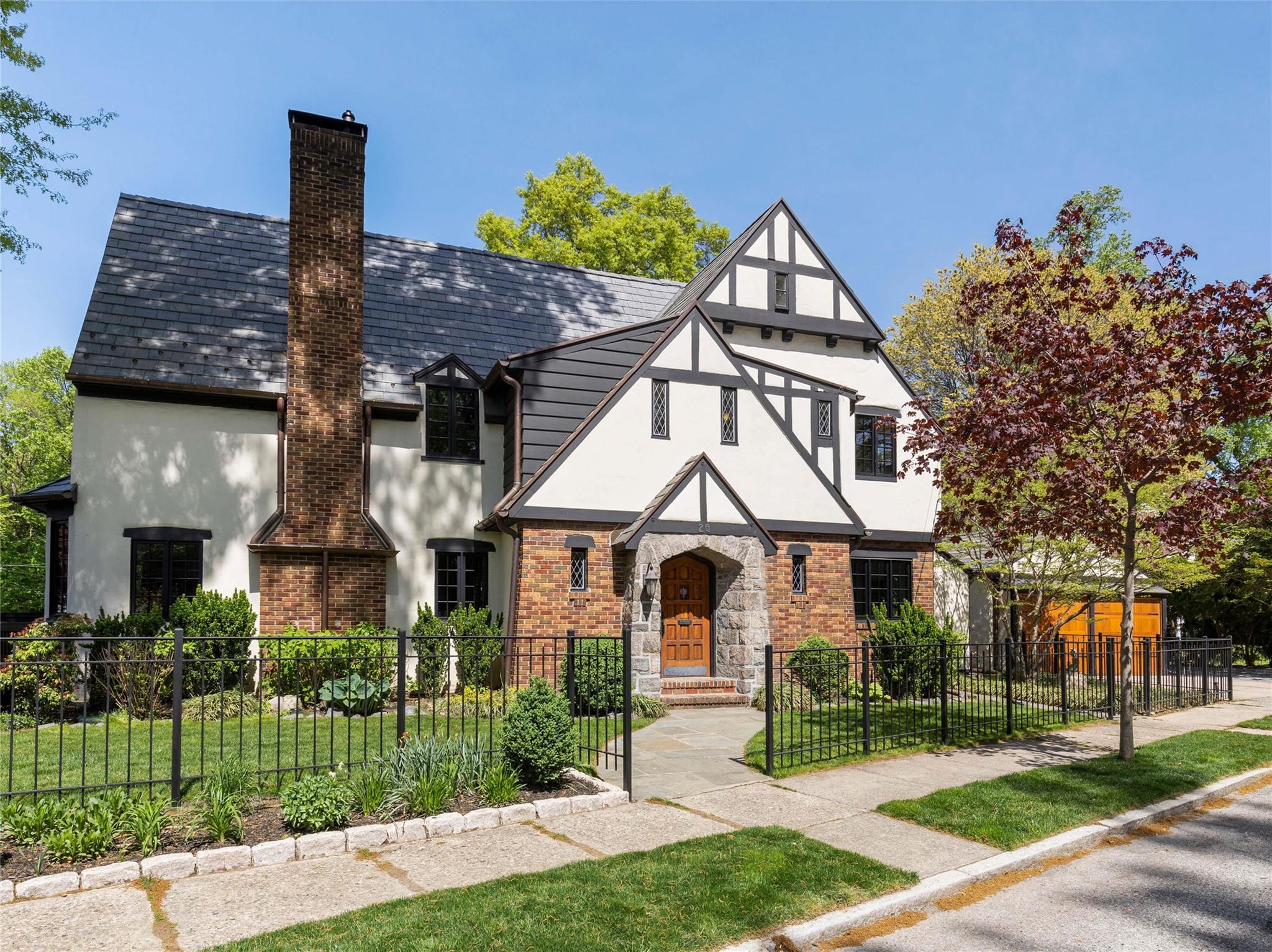 #1 photo, 26 Parkway East, Mount Vernon , NY 10552